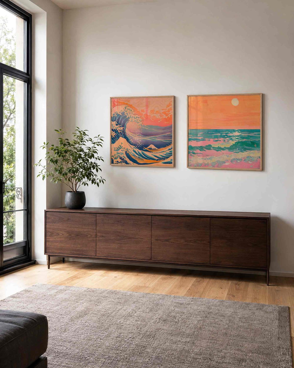 Interieurpresentatie van een tweedelige vierkante posterset met golven en zeegezicht