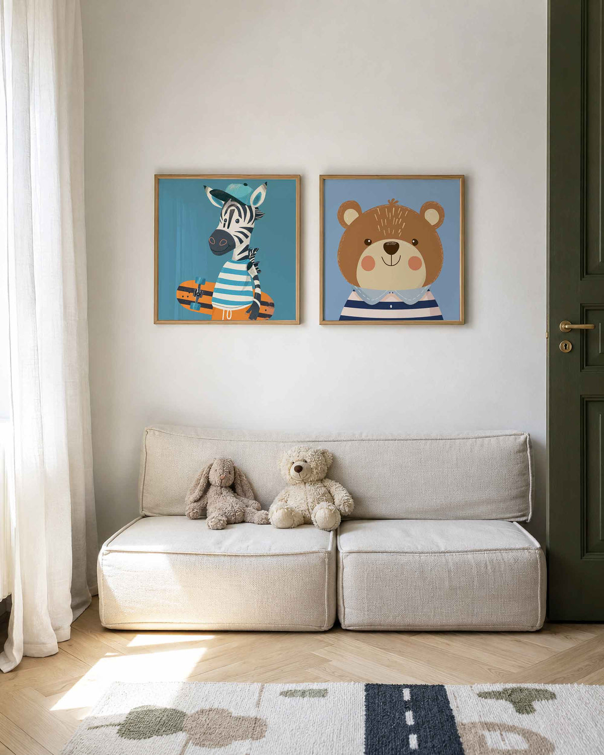 Interieurpresentatie van een tweedelige vierkante posterset met zebra en beer