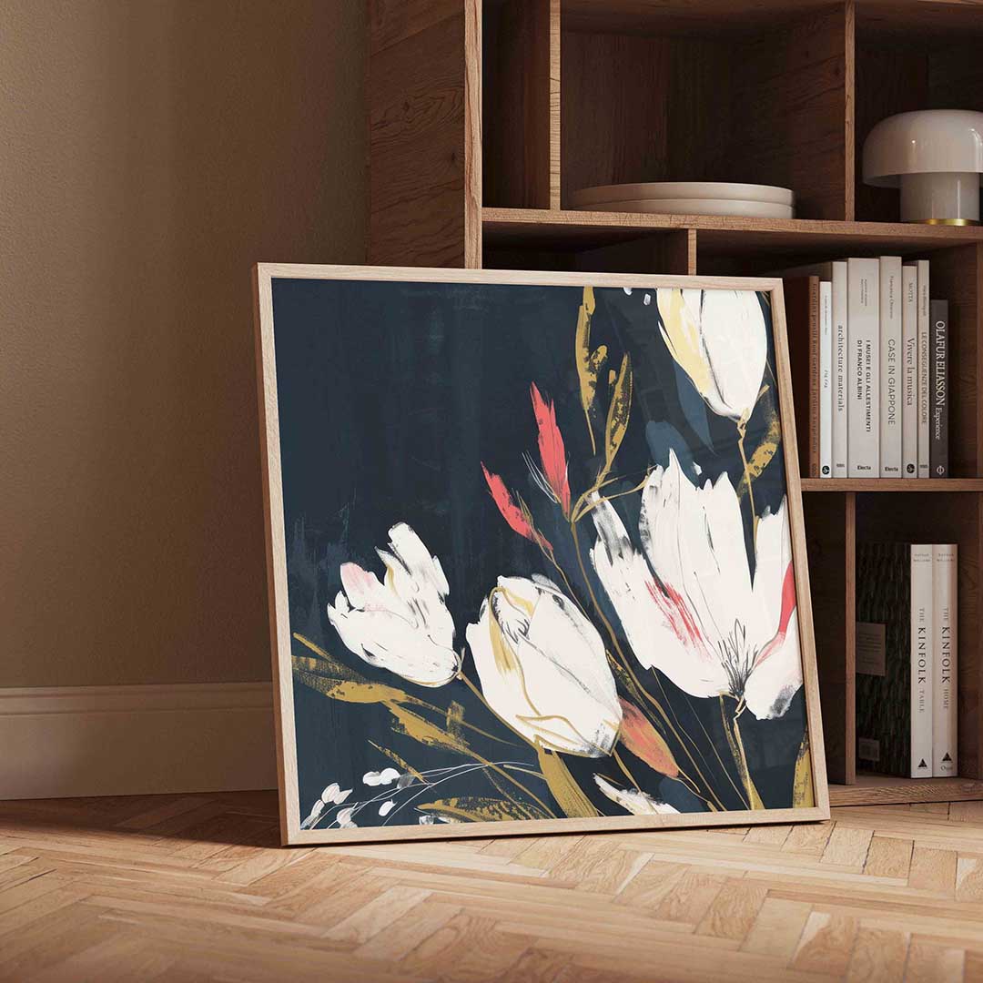 Witte bloemen op donkere achtergrond Poster