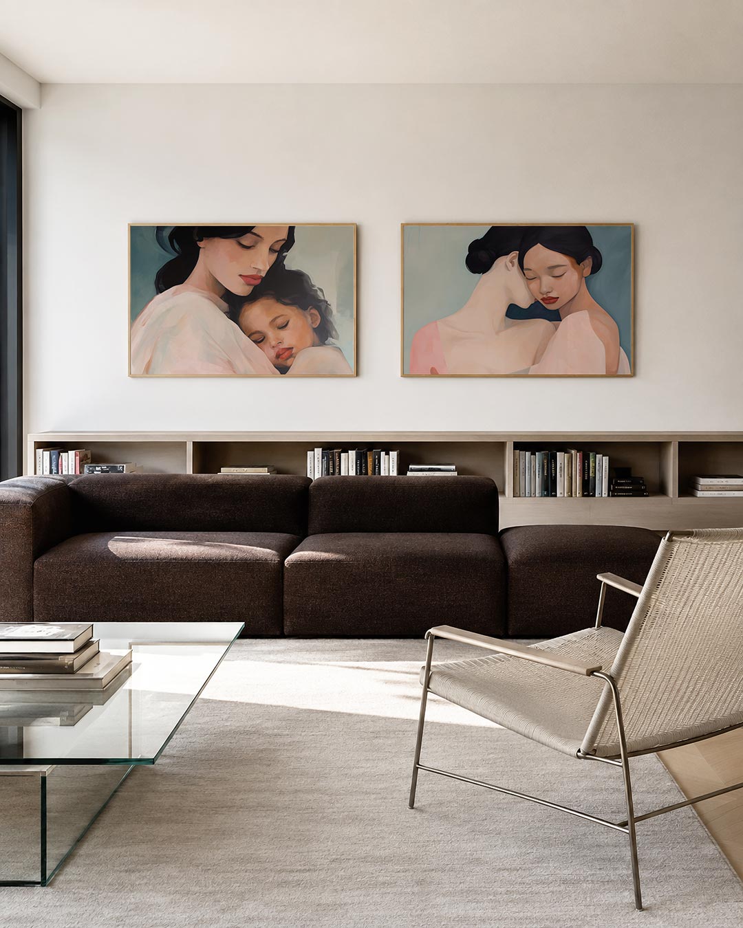 Tweedelige posterset met donkere tinten en een rustige visuele opbouw, getoond in een interieur