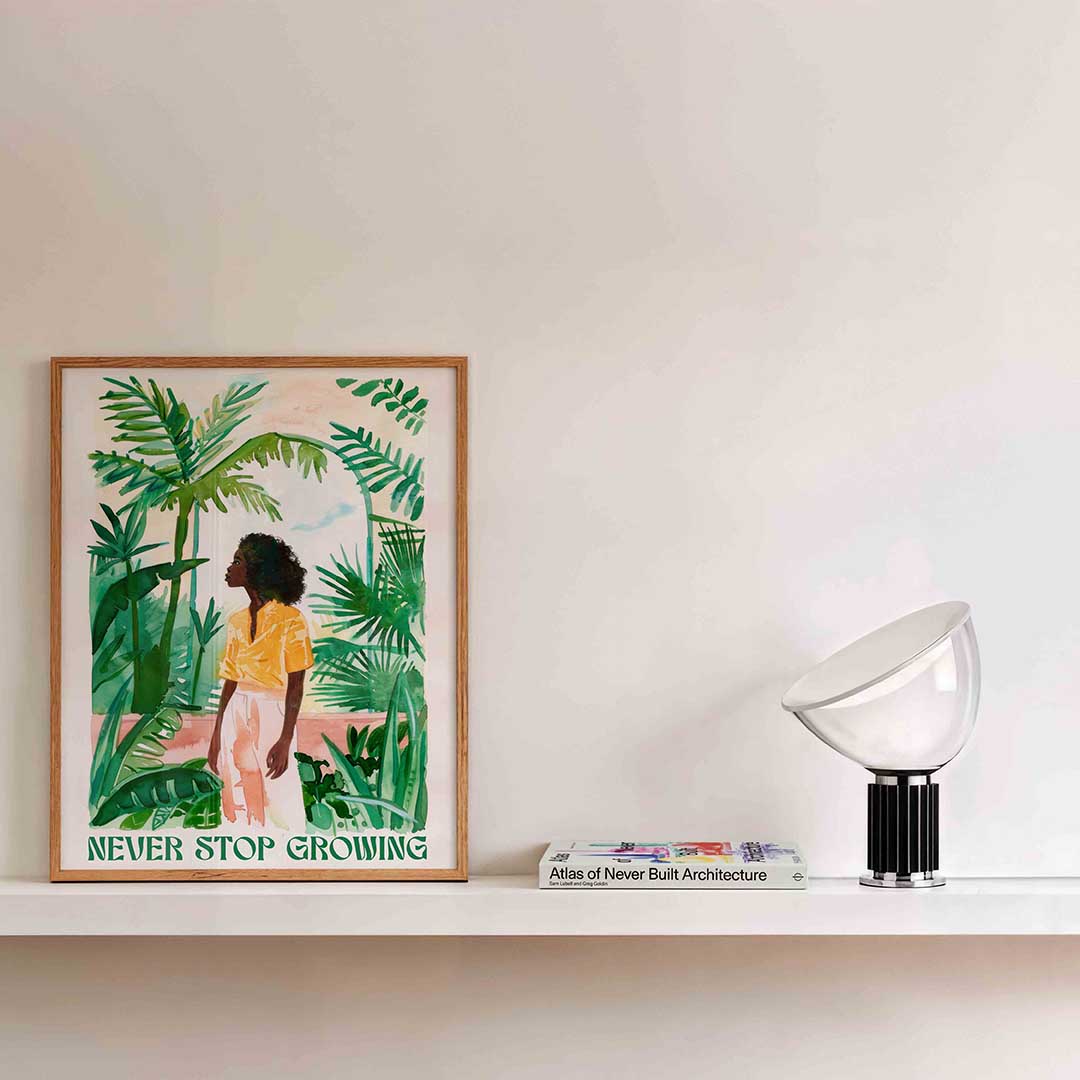 Vrouw tussen groene bladeren Poster