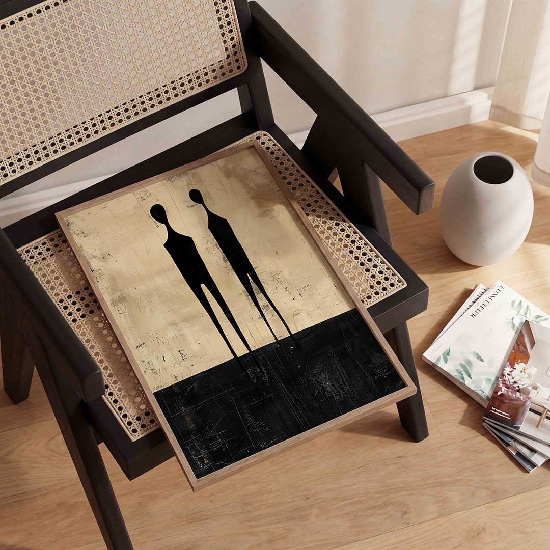 Twee figuren op beige achtergrond Poster
