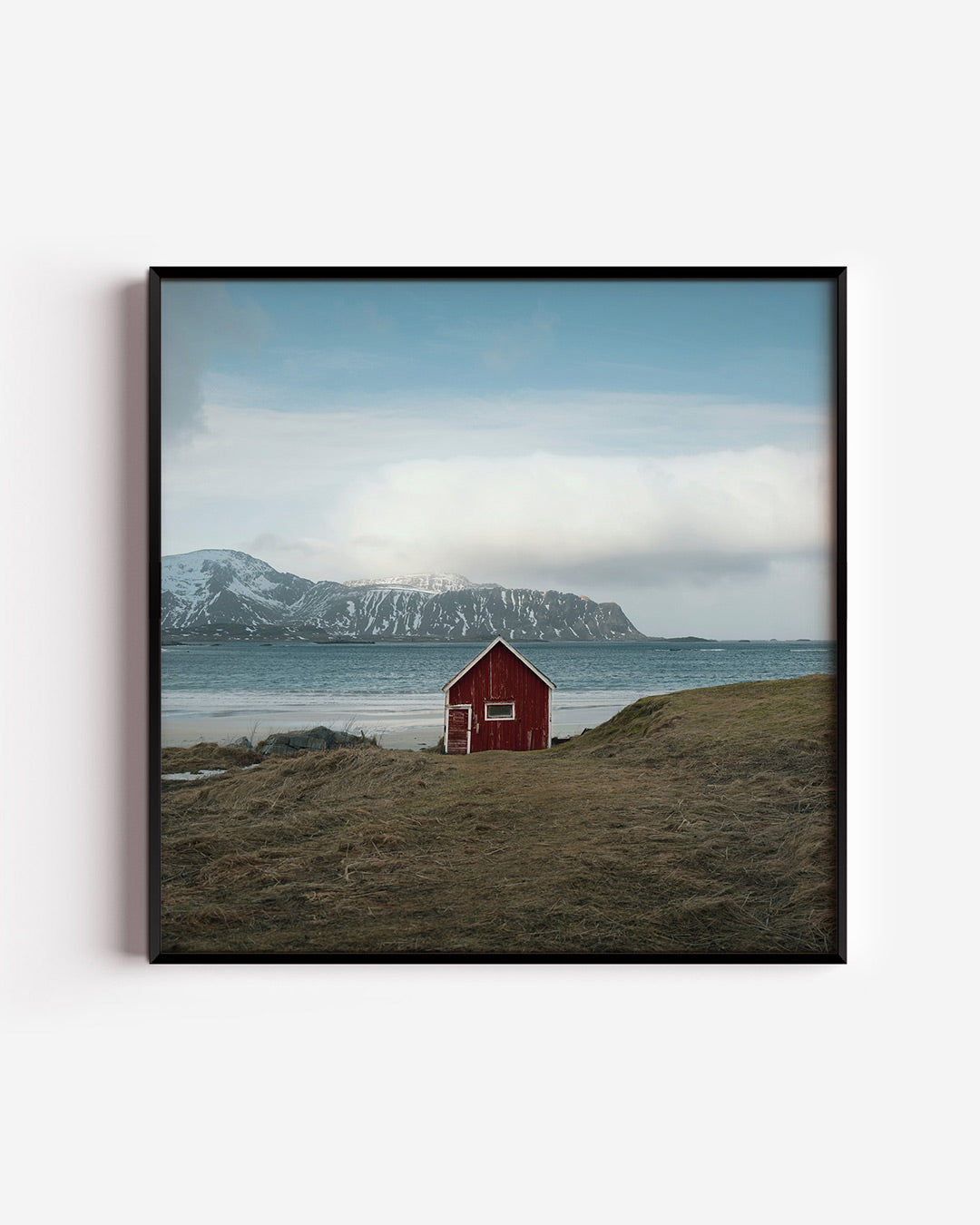 Rood huisje aan zee Poster