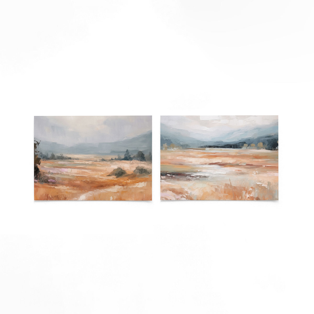 Twee liggende posters met een uitgestrekt landschap met zachte penseelstreken op een gebroken witte achtergrond