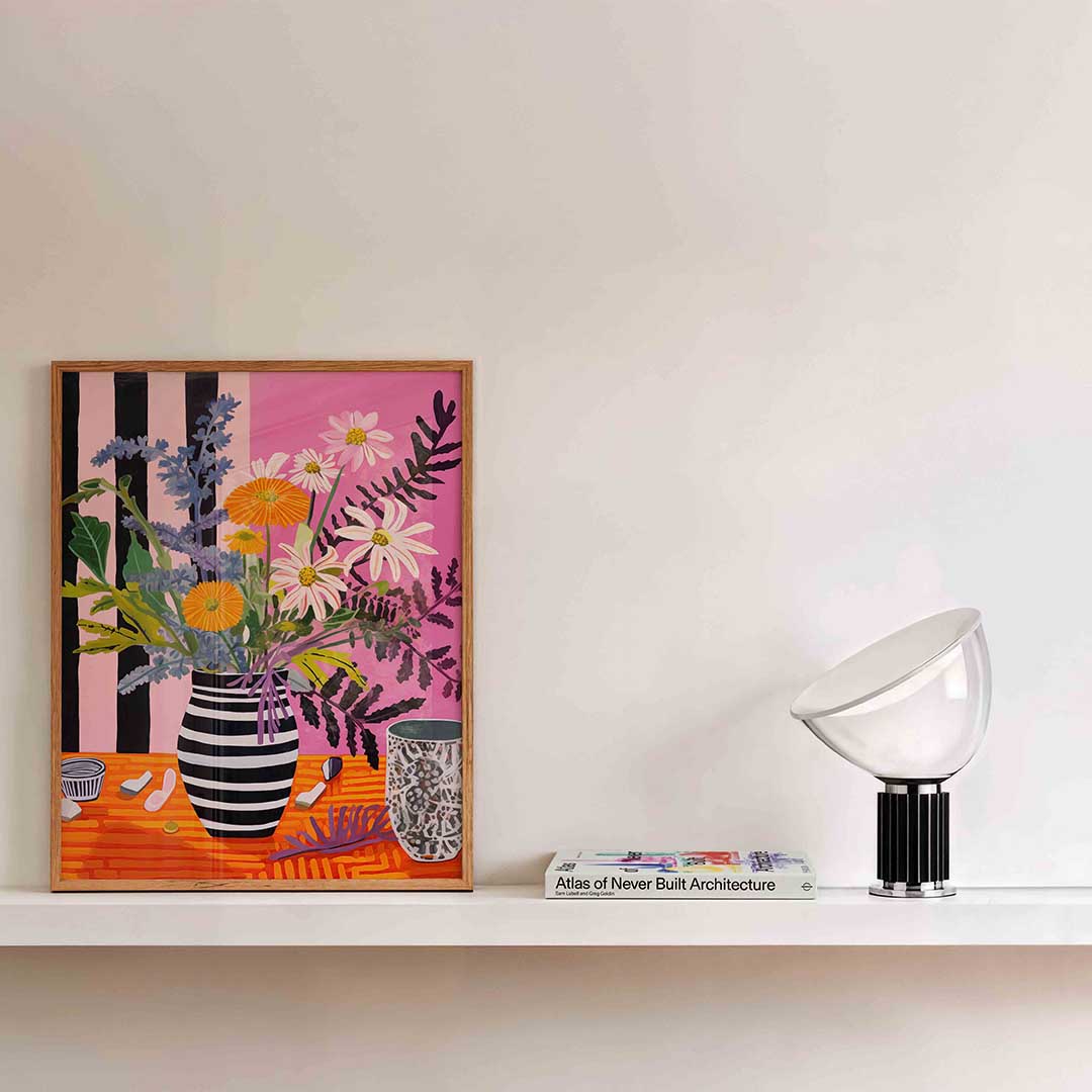 Bloemen in gestreepte vaas Poster