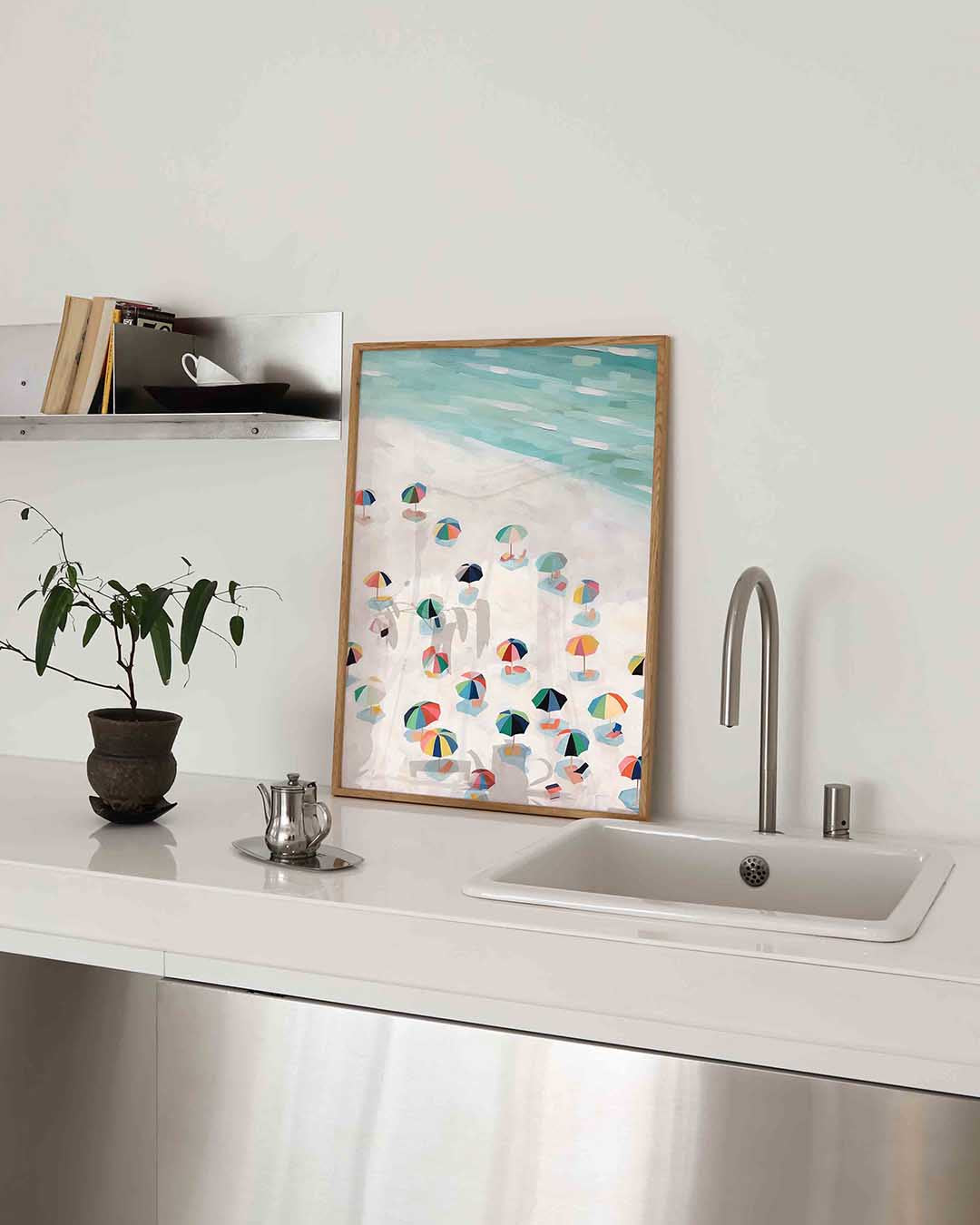Strand met parasols Poster