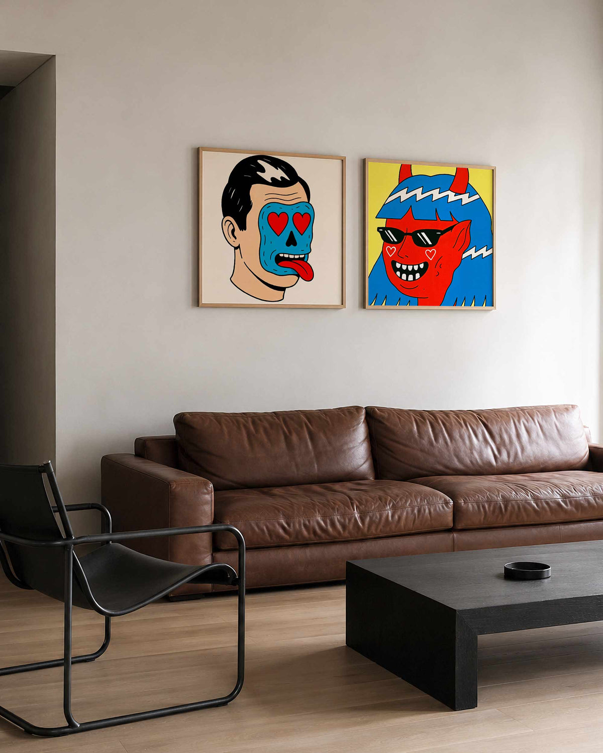 Interieurpresentatie van een tweedelige vierkante posterset met popgezichten