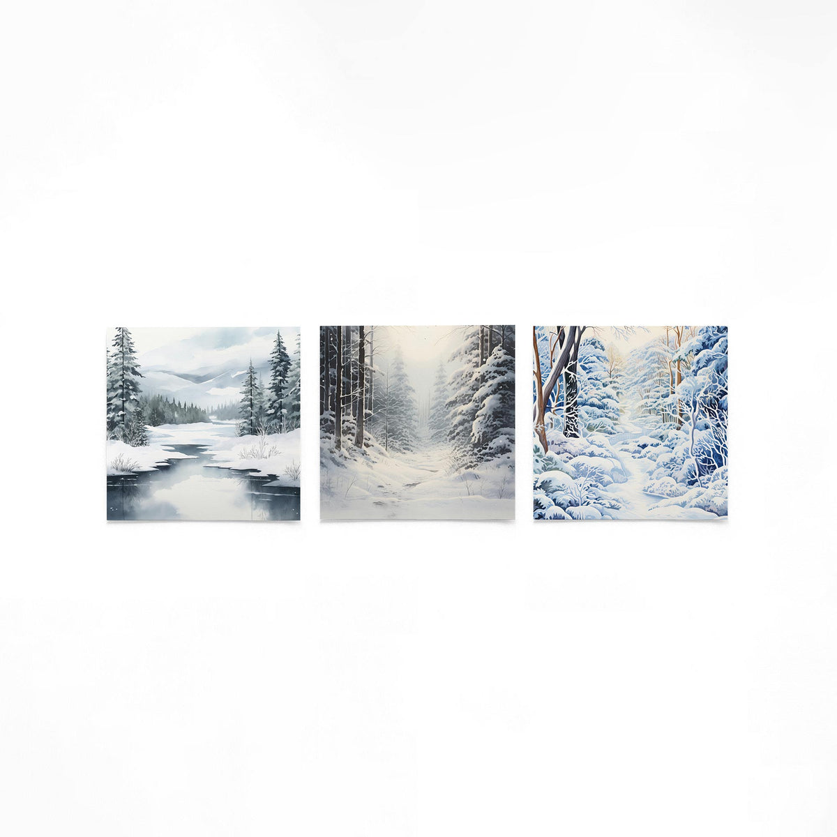 Drie vierkante posters met besneeuwd boslandschap op een gebroken witte achtergrond