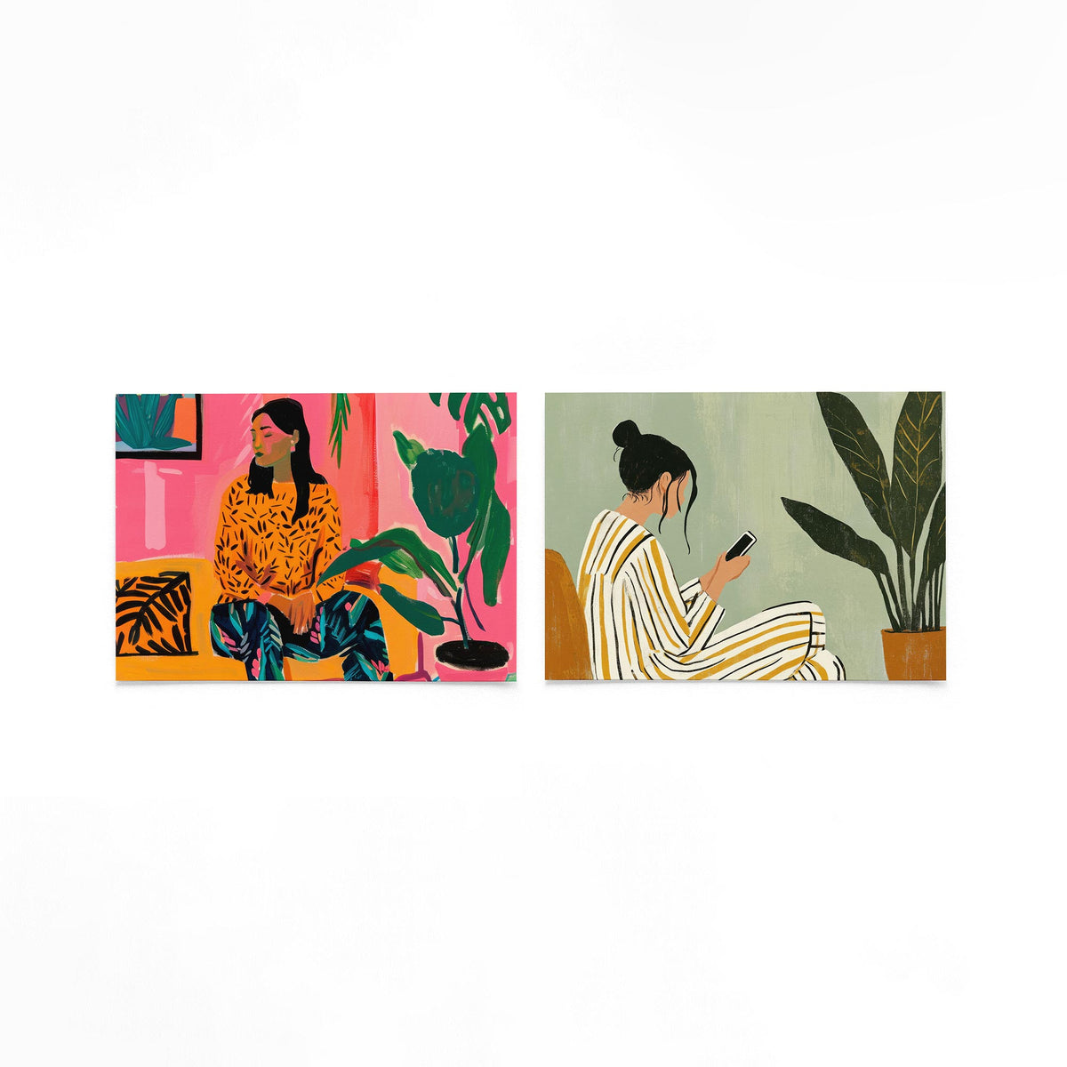 Twee liggende posters met een vrouw in een kleurrijk interieur met roze en oranje tinten op een gebroken witte achtergrond