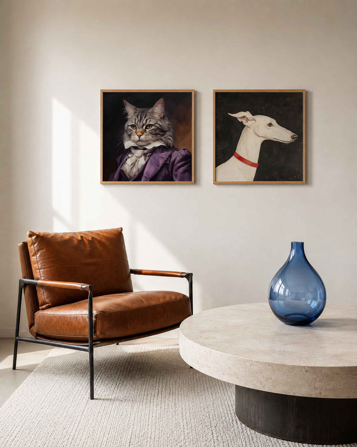 Interieurpresentatie van een tweedelige vierkante posterset met kat en windhond
