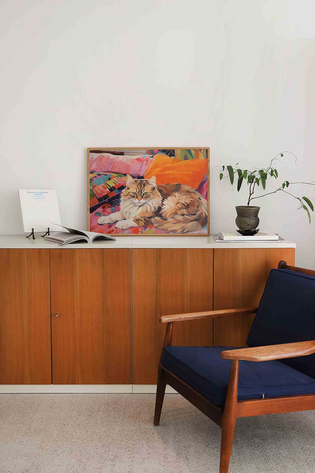 Kat op kleurrijke kussens Poster