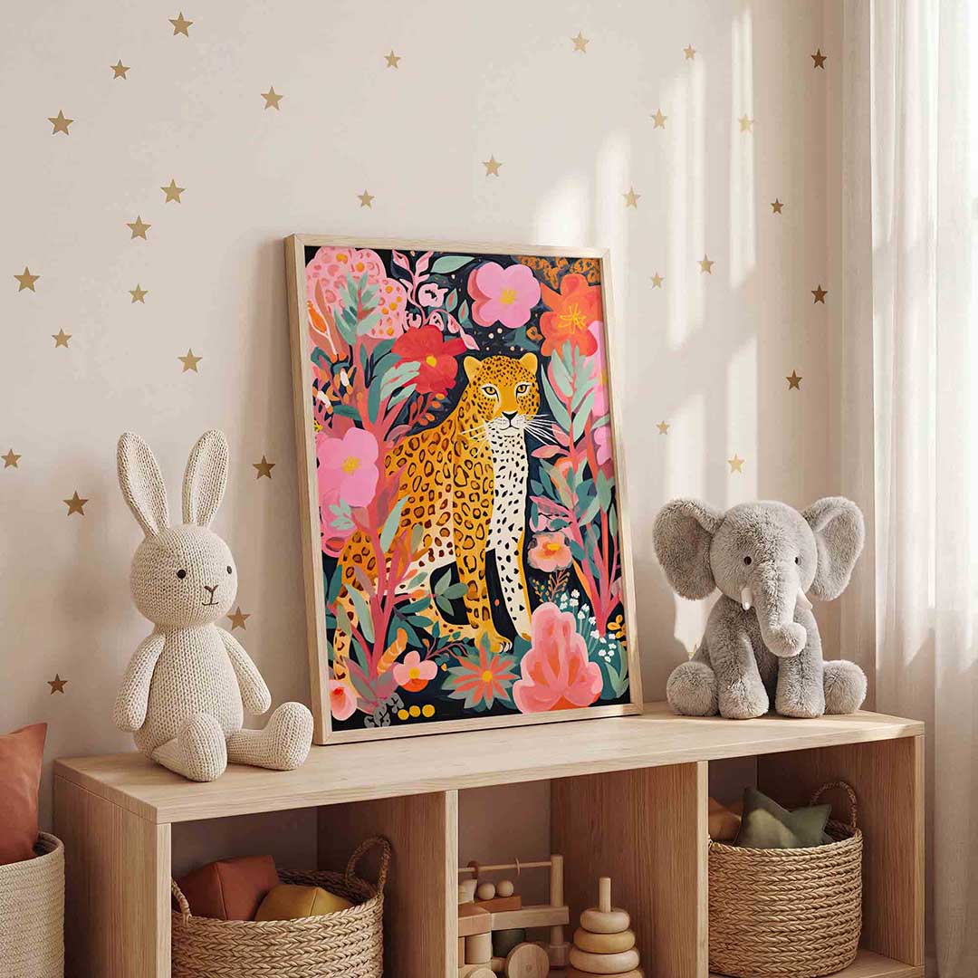 Luipaard tussen bloemen Poster