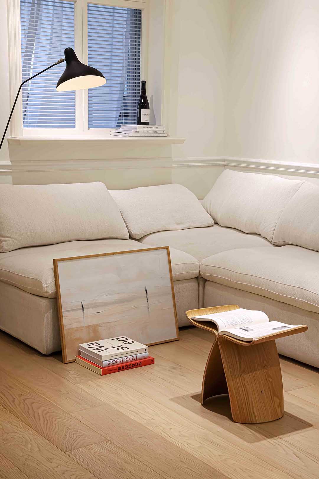 Twee figuren in landschap Poster