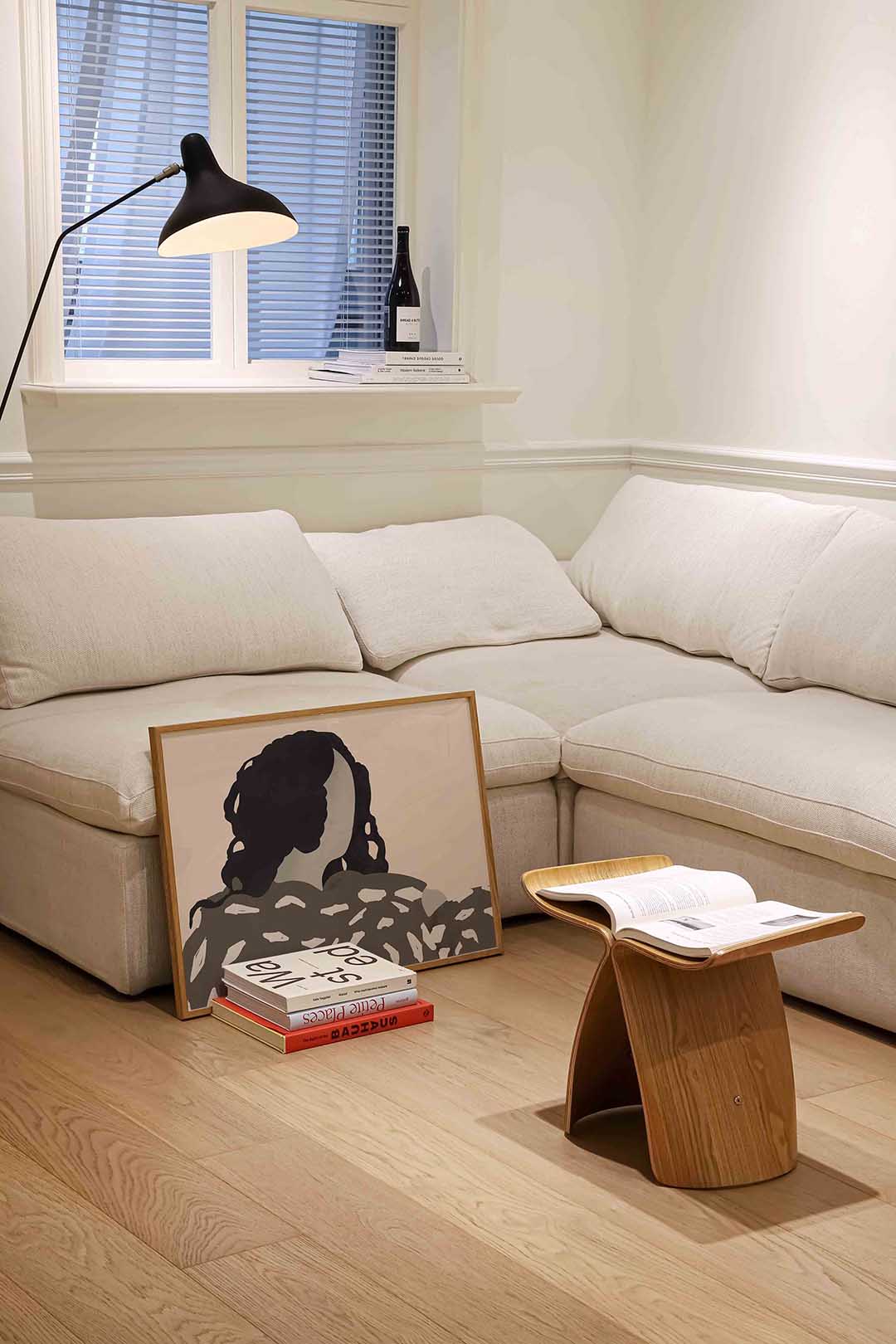 Figuur met donkere haren Poster