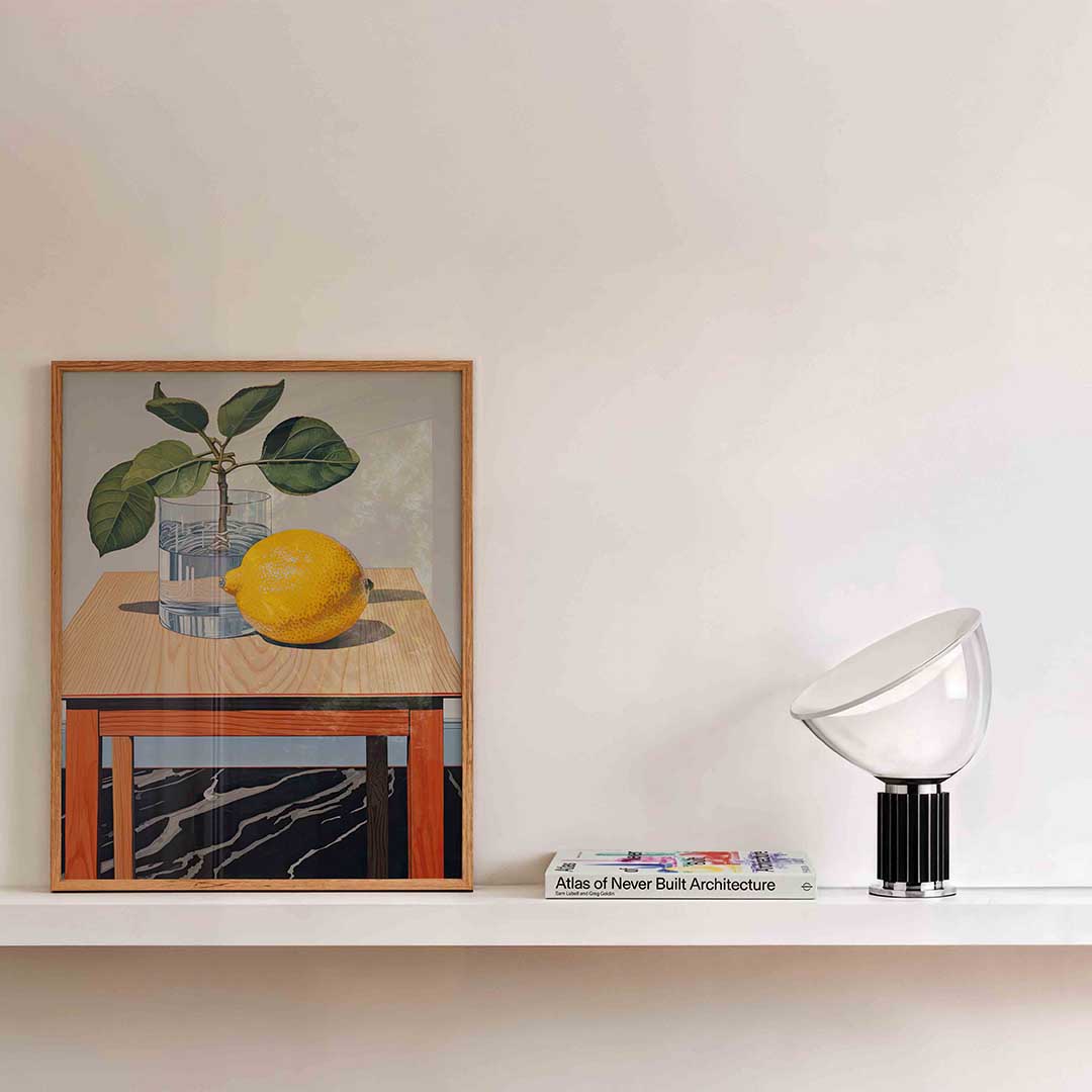 Citroen en plant op tafel Poster