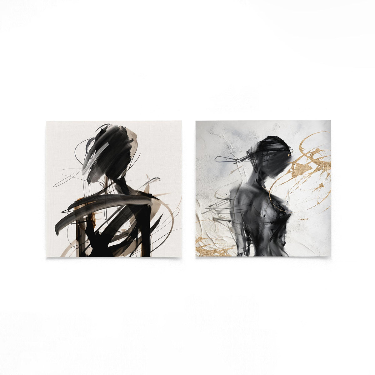 Twee vierkante posters met abstracte figuren op een gebroken witte achtergrond