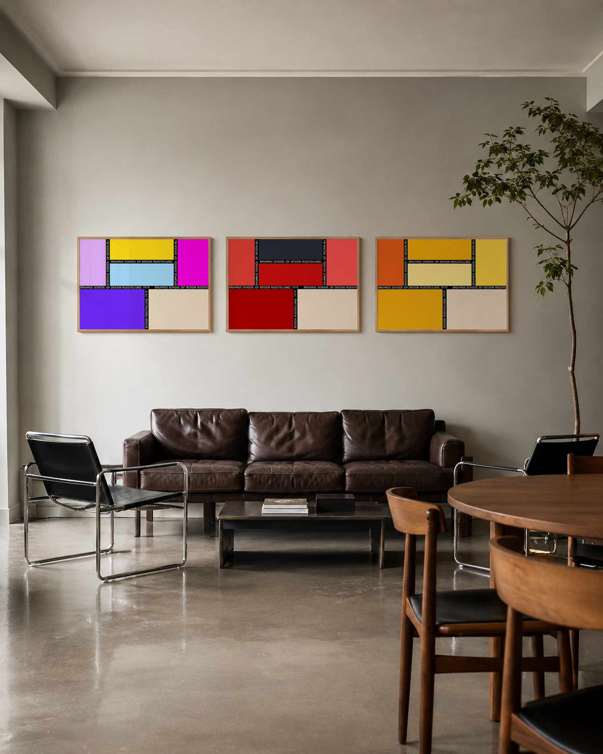 Interieurmockup van drieluik landscape-posterset met kleurvlakken met letters