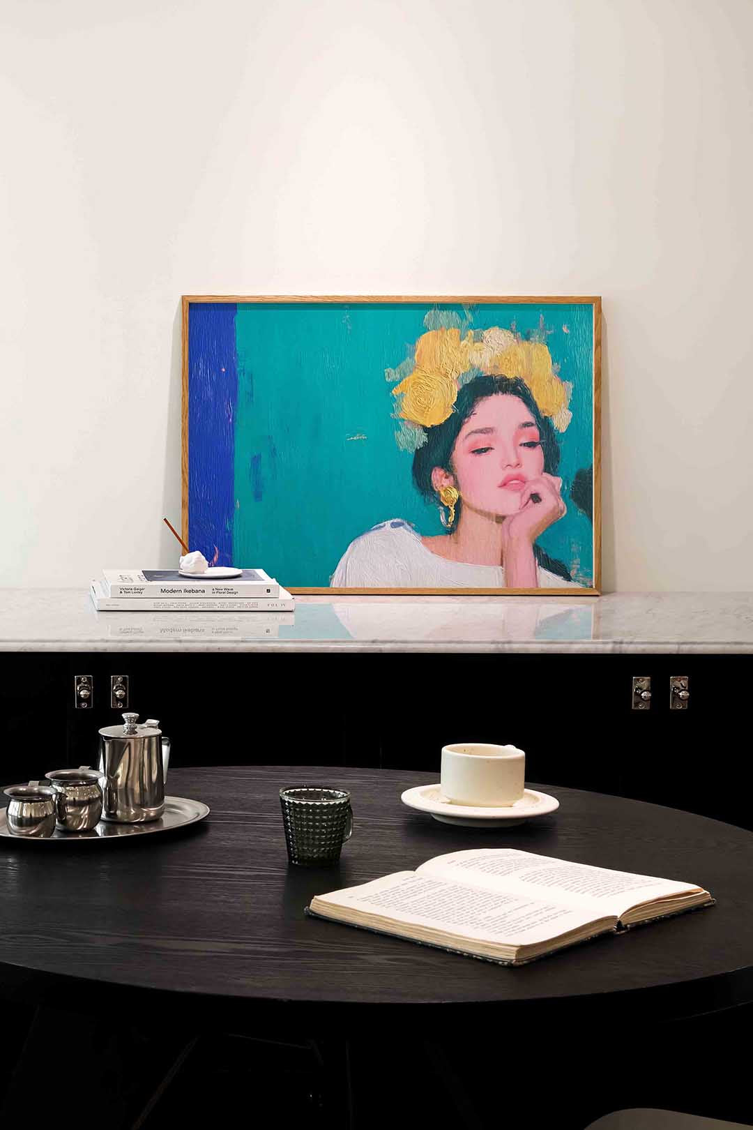 Vrouw met gele bloemen Poster