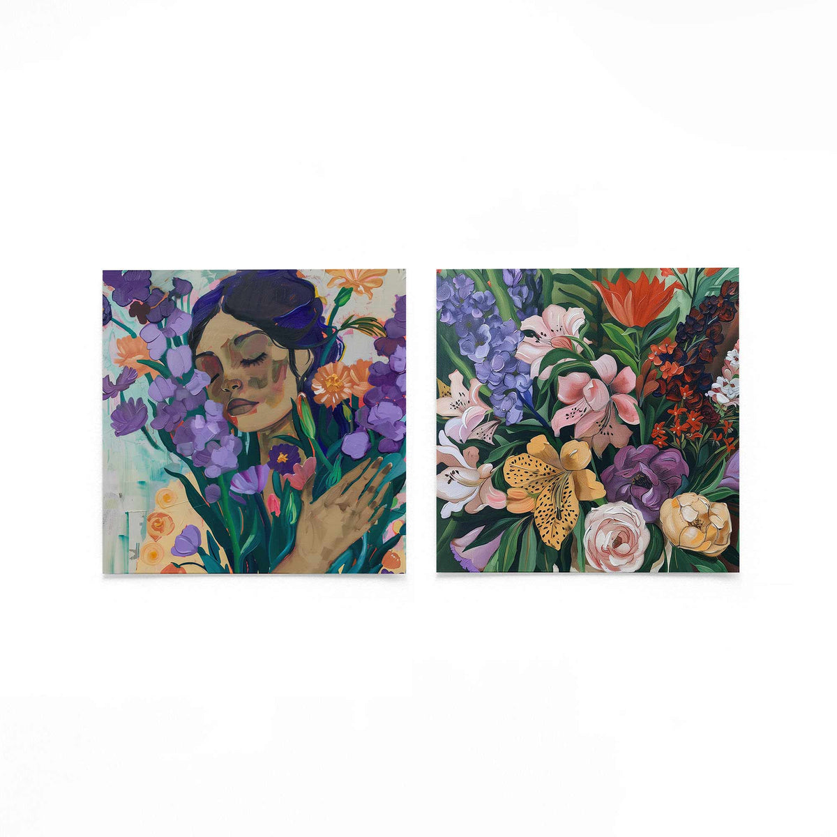 Twee vierkante posters met bloemenportret op een gebroken witte achtergrond