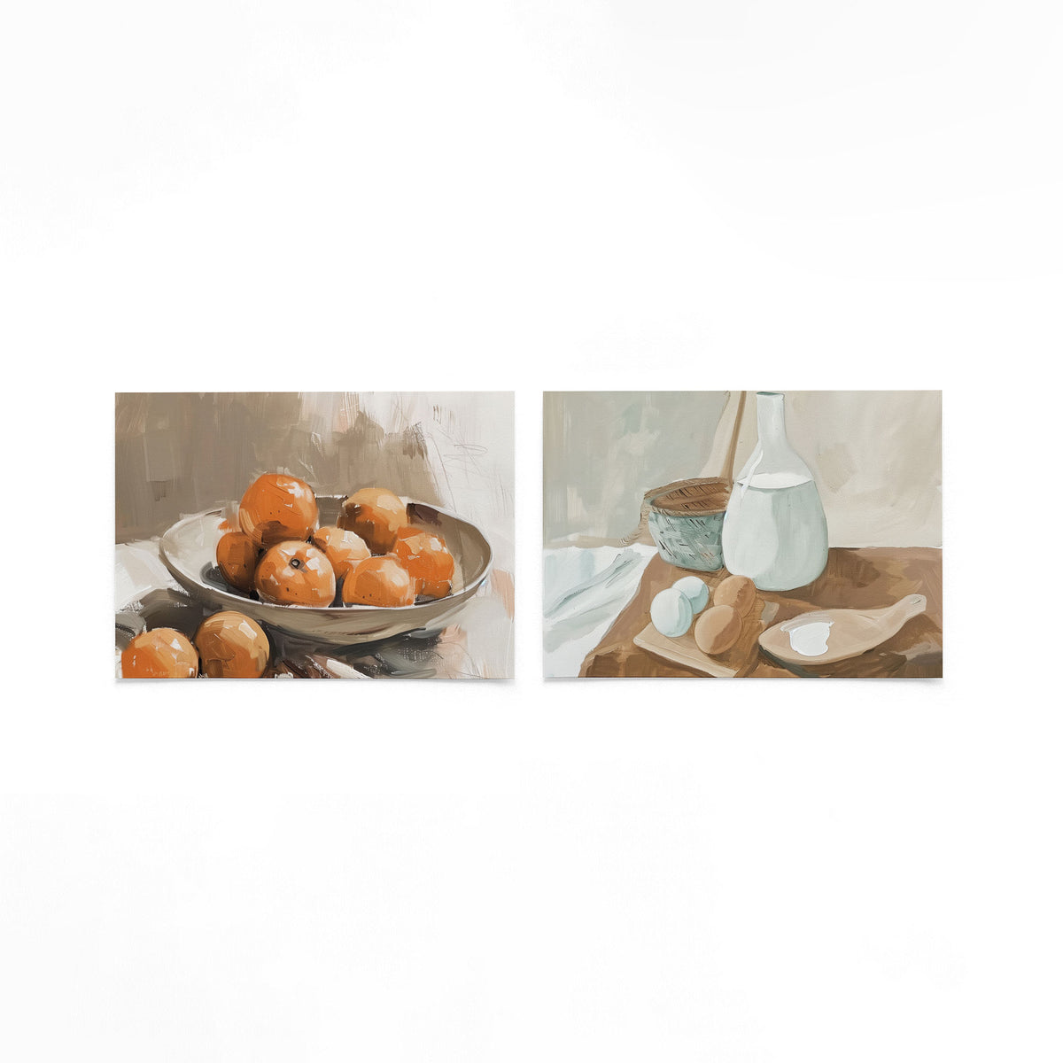 Twee liggende posters met een schaal vol oranje vruchten op een gebroken witte achtergrond