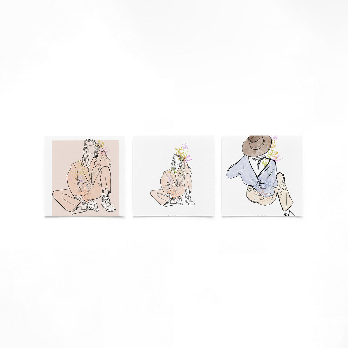 Drie vierkante posters met modefiguren met bloemen op een gebroken witte achtergrond