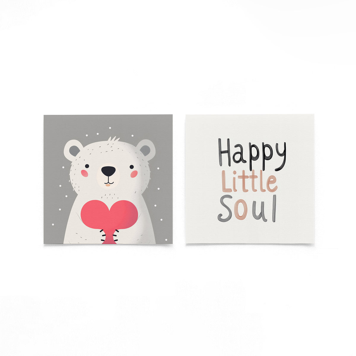 Twee vierkante posters met ijsbeer en happy op een gebroken witte achtergrond