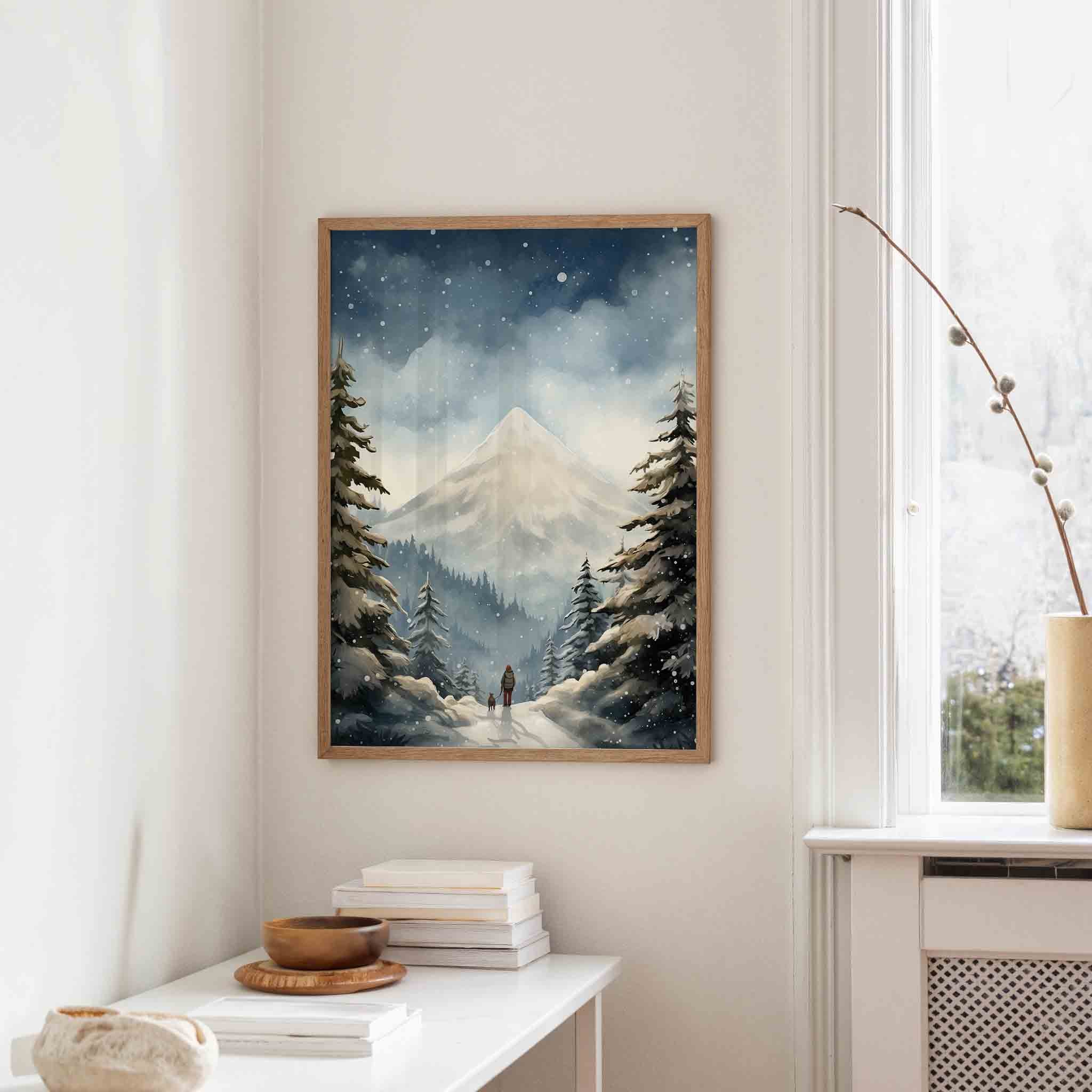 Wandeling in besneeuwd bos Poster