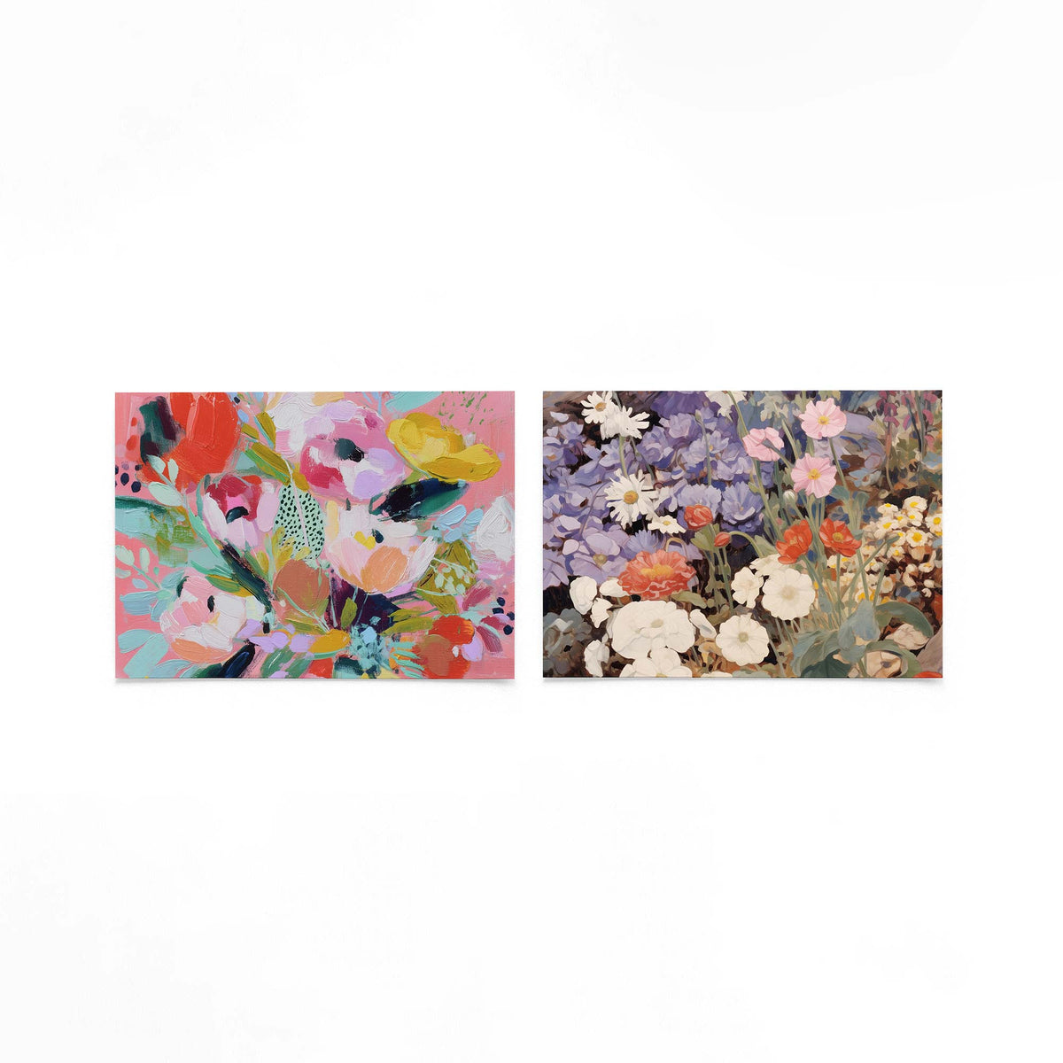 Twee liggende posters met bloemen in felle tinten op een gebroken witte achtergrond