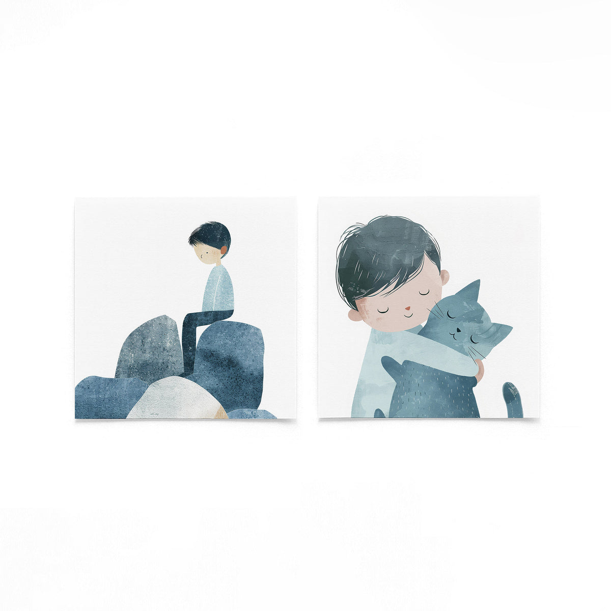 Twee vierkante posters met jongen en kat op een gebroken witte achtergrond