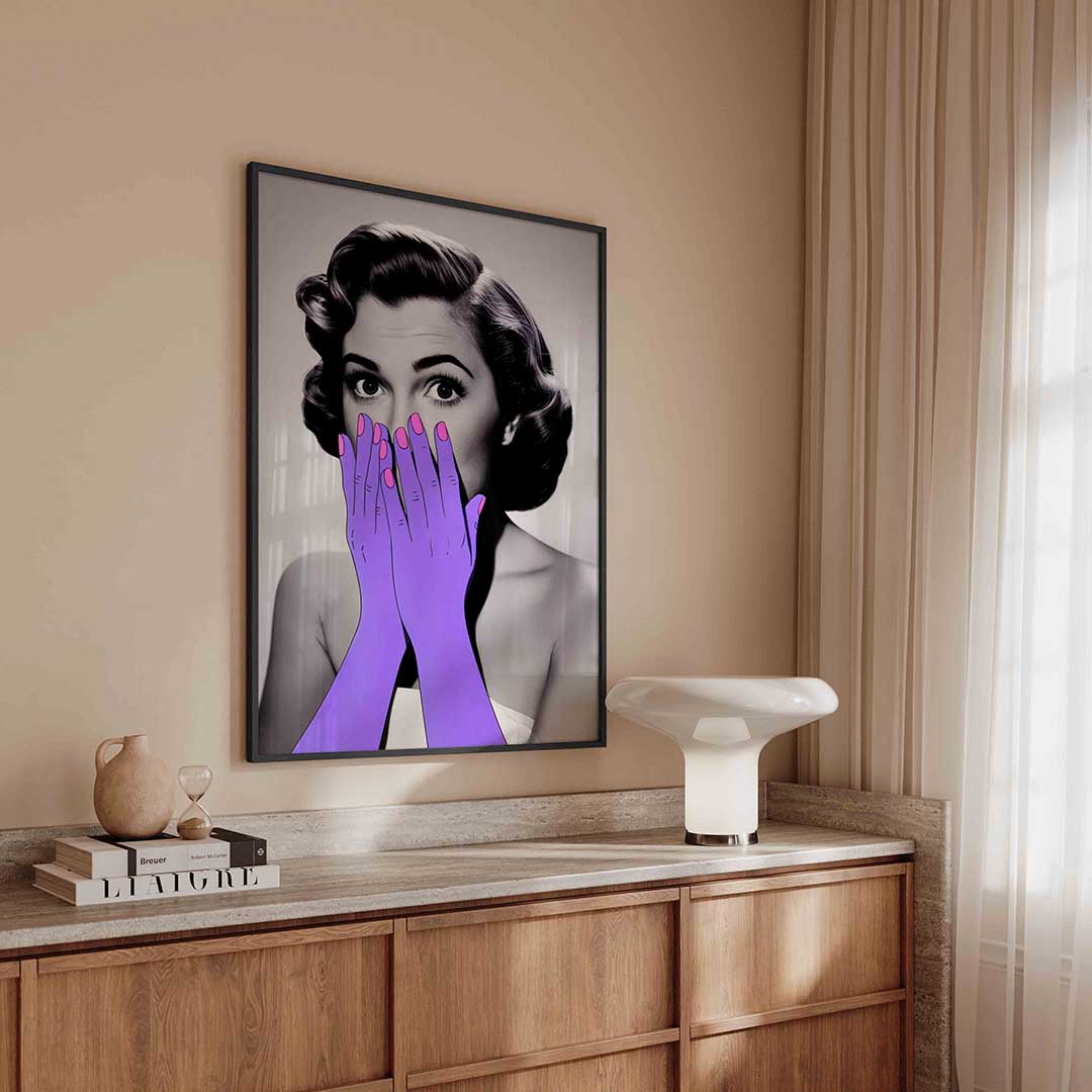 Vrouw met paarse handen Poster