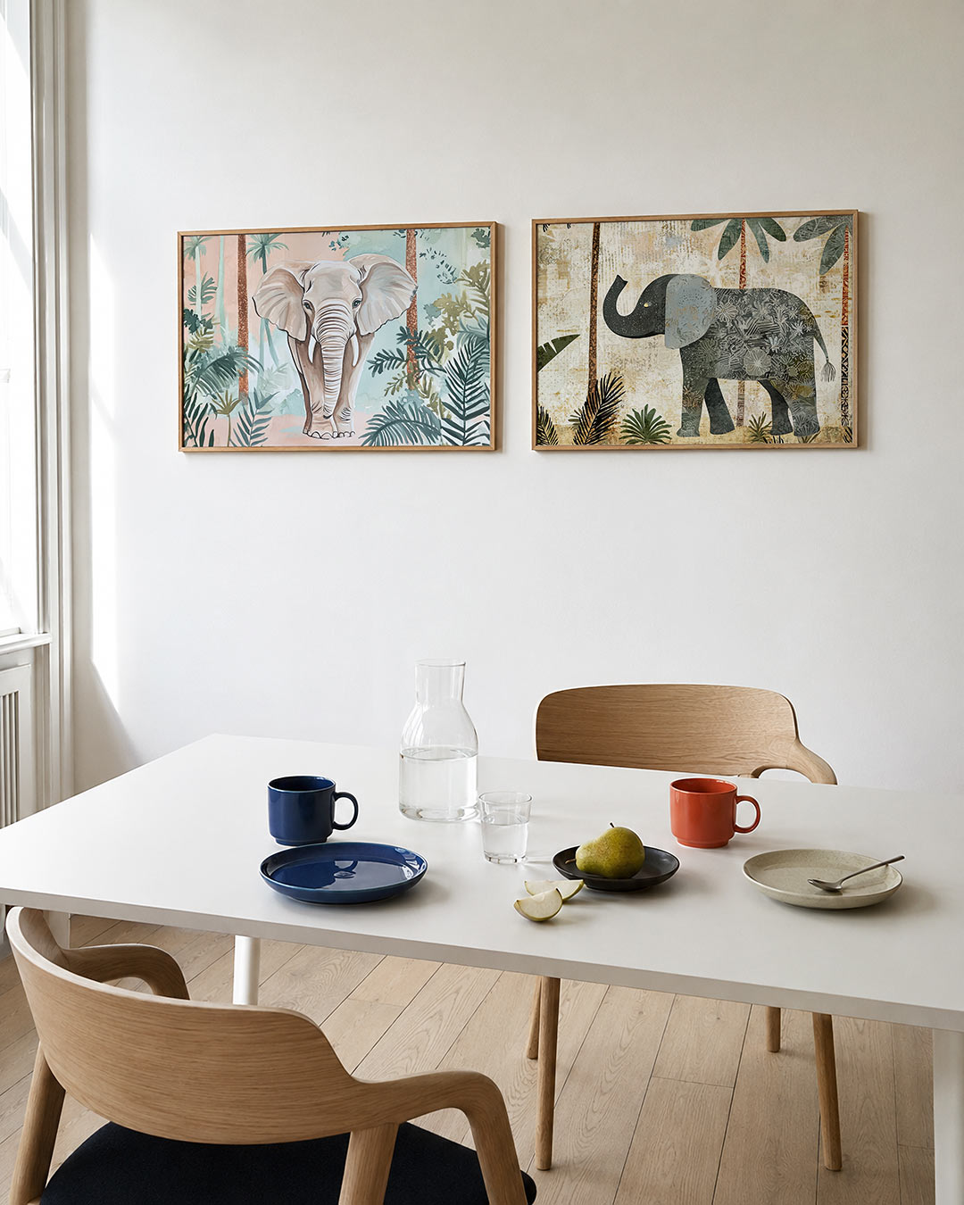 Interieurpresentatie van twee posters met een olifant centraal, tussen groene bladeren en palmbomen