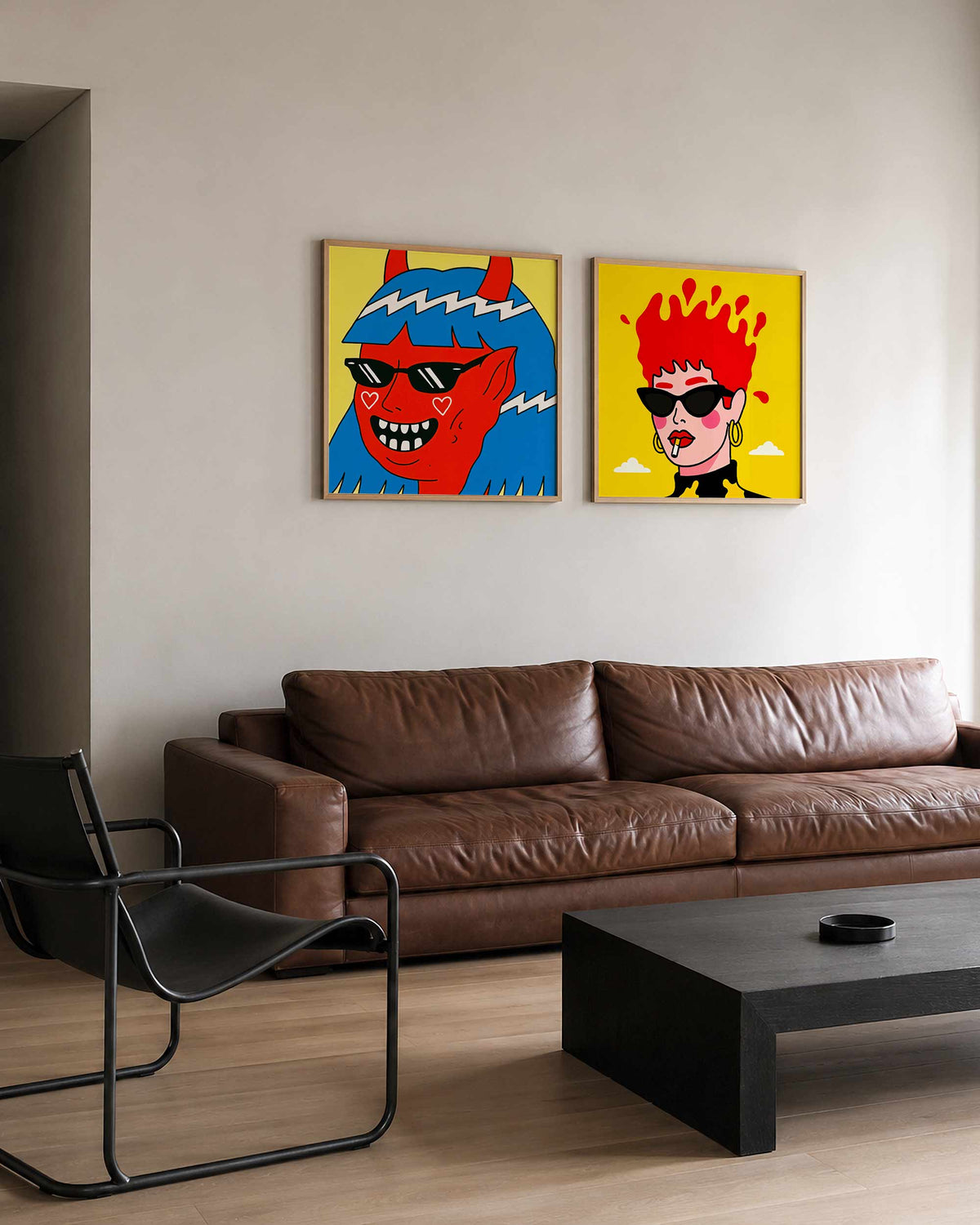 Interieurpresentatie van een tweedelige vierkante posterset met rode figuren