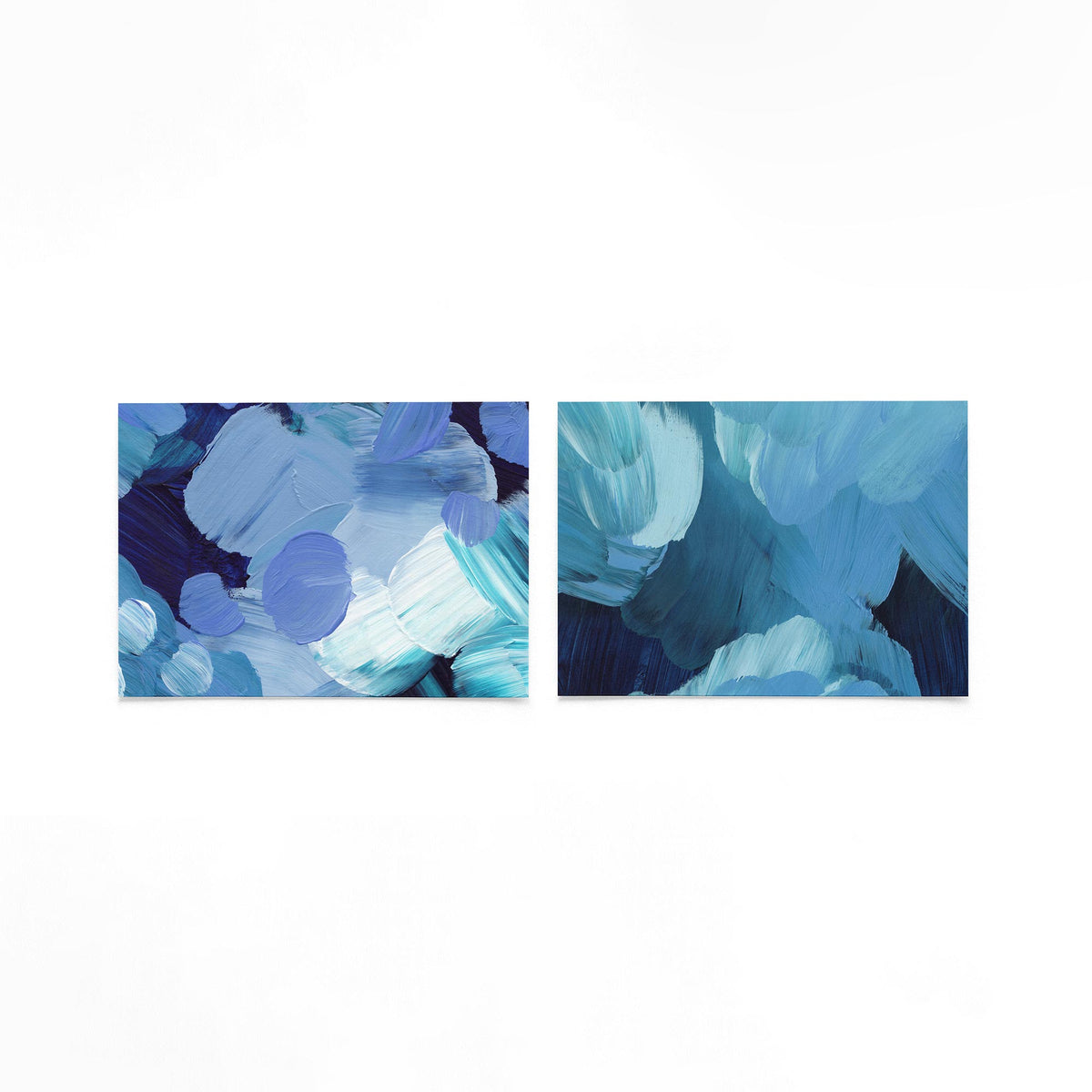 Twee liggende posters met deze tweedelige posterset heeft blauwe en turquoise op een gebroken witte achtergrond