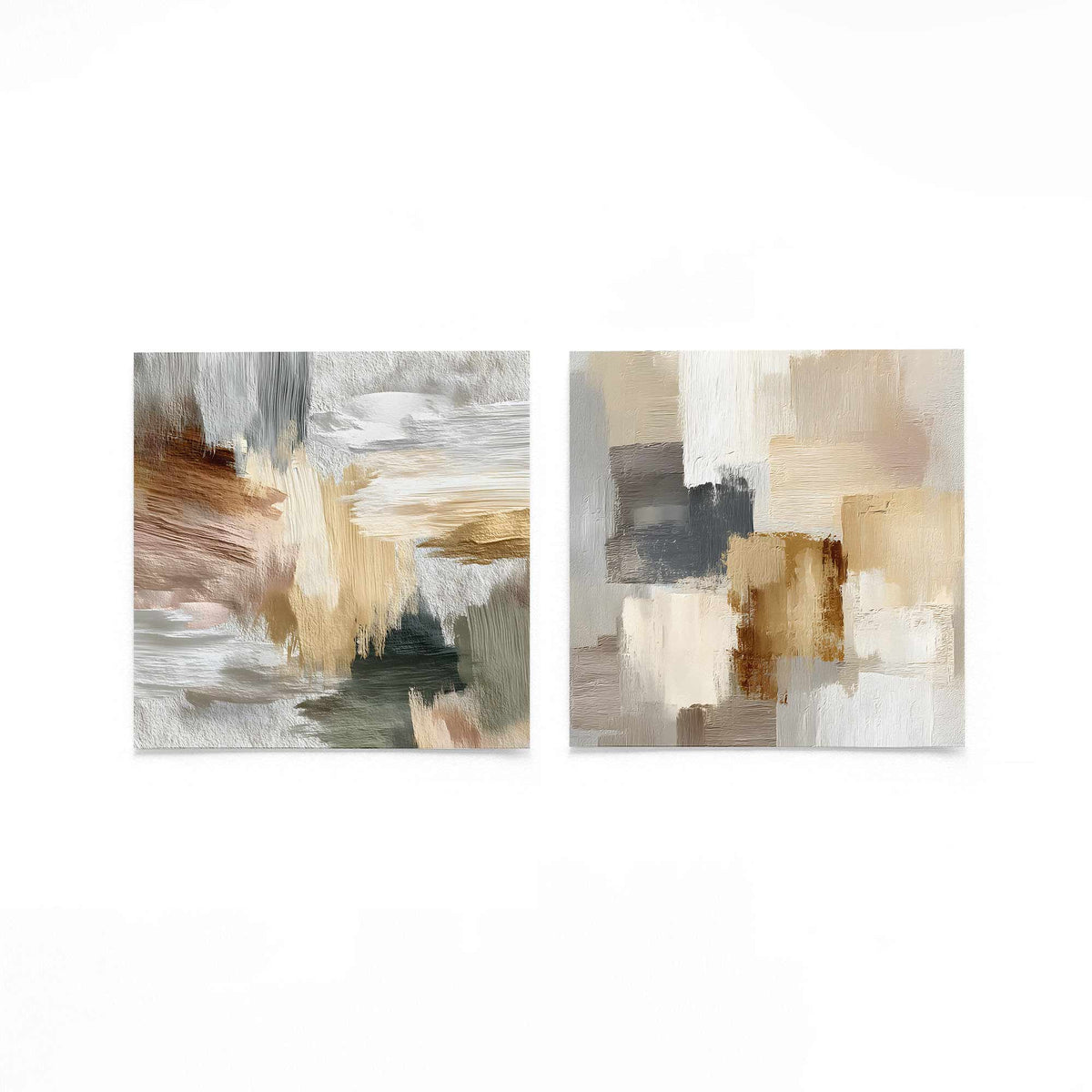 Twee vierkante posters met textuurvlakken op een gebroken witte achtergrond