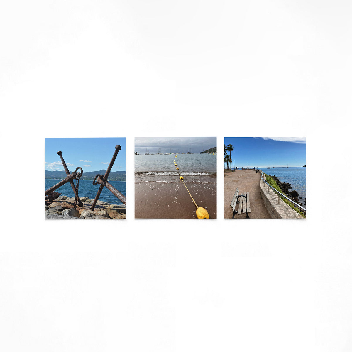 Productfoto van drie vierkante posters met kustlijn in blauw – Gerald Emming
