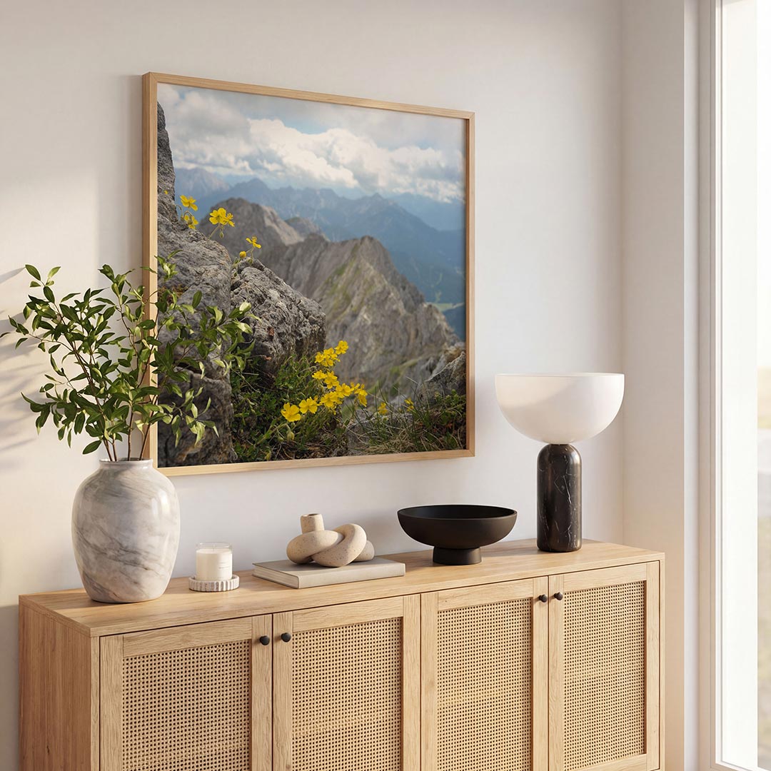 Berglandschap met bloemen Poster