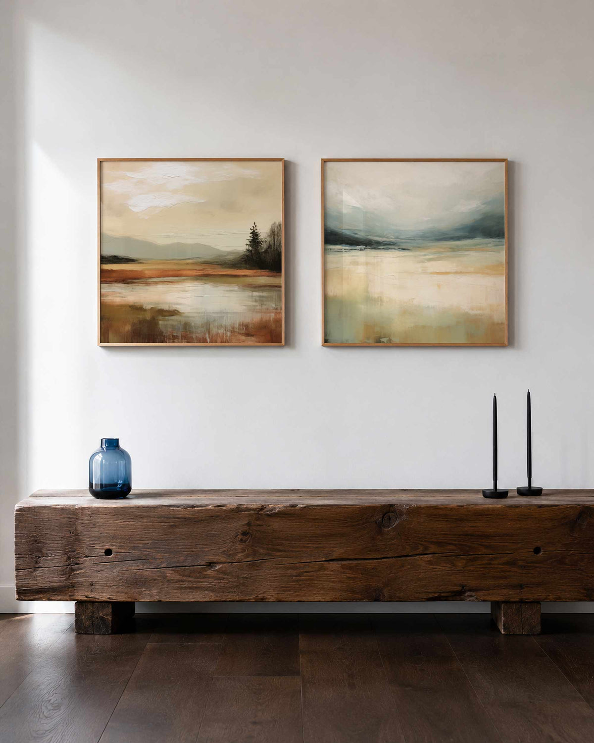 Interieurpresentatie van een tweedelige vierkante posterset met landschap met water