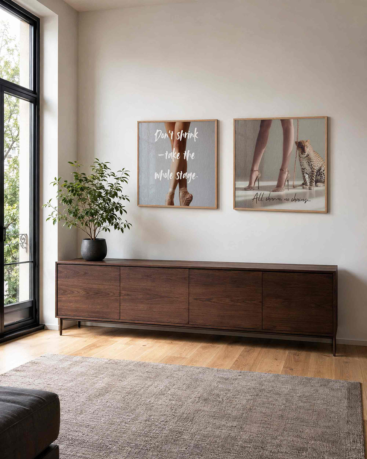 Interieurpresentatie van een tweedelige vierkante posterset met ballerina en luipaard