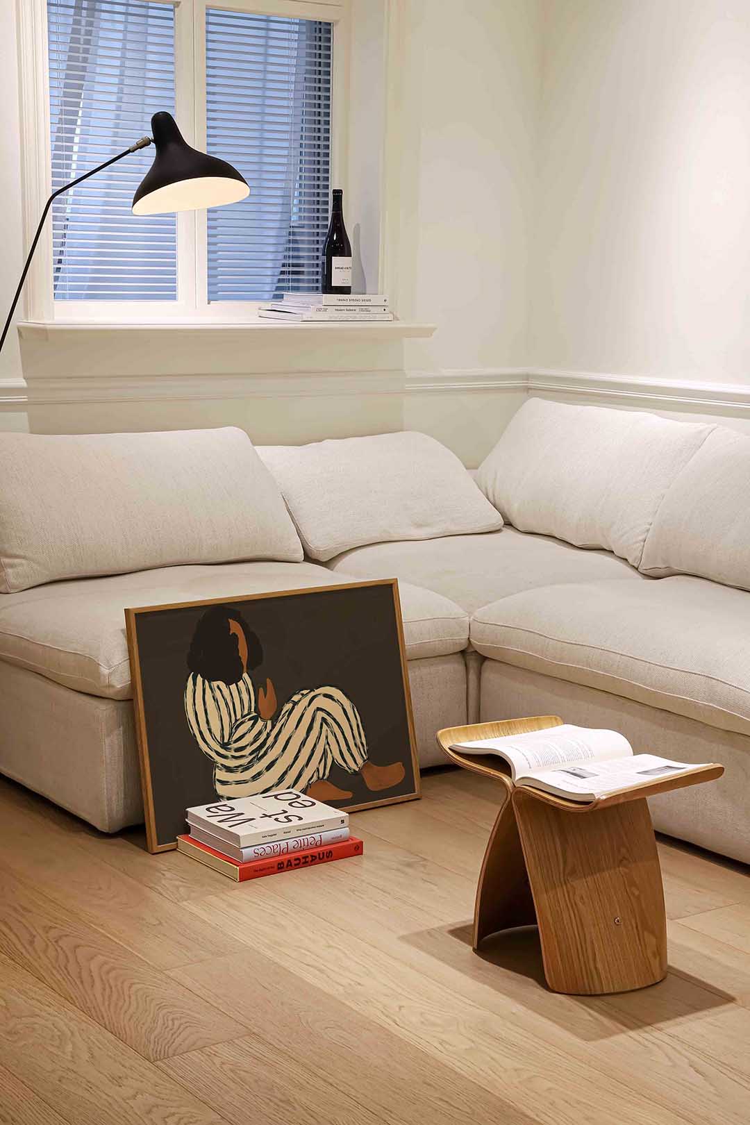 Zittende figuur met strepen Poster