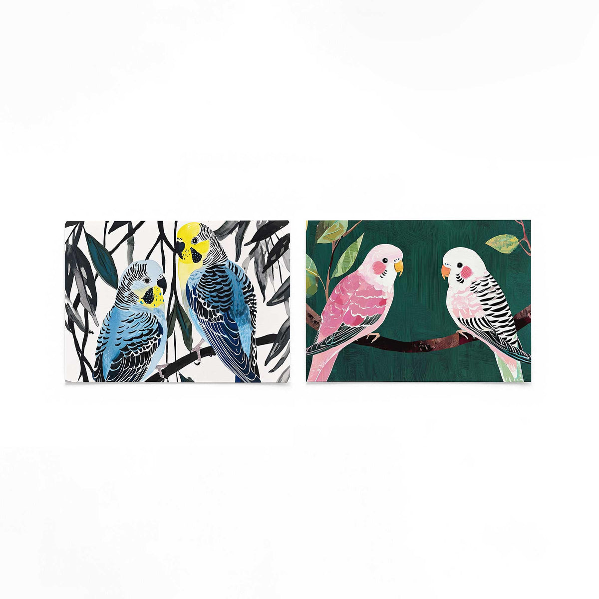 Twee liggende posters met twee kleurrijke vogels met blauwe en gele tinten op een tak op een gebroken witte achtergrond