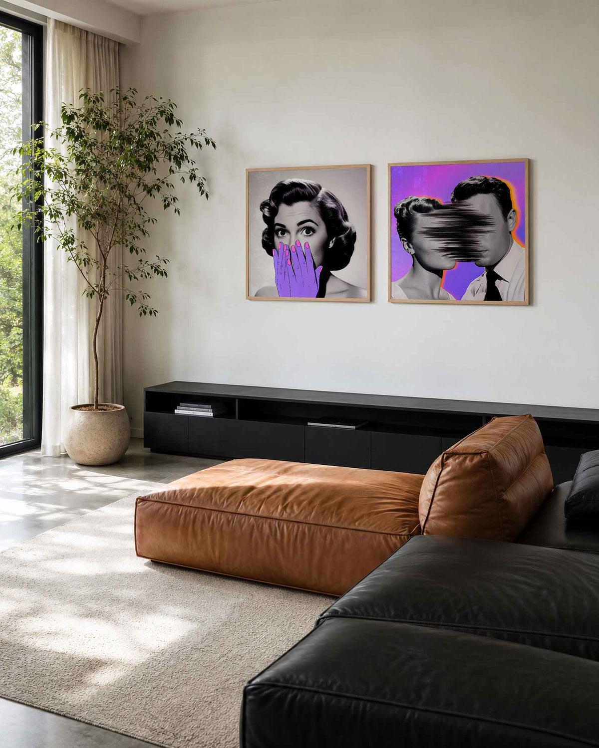 Interieurpresentatie van een tweedelige vierkante posterset met portretten en neon
