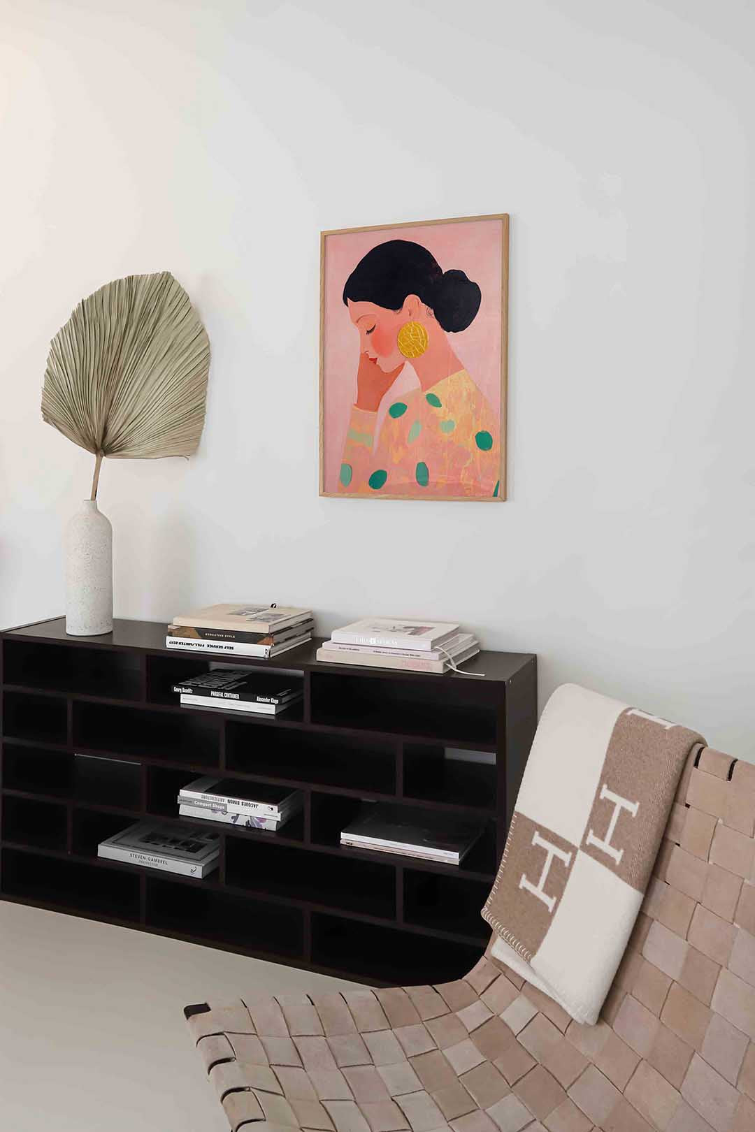 Vrouw met gele oorbel Poster