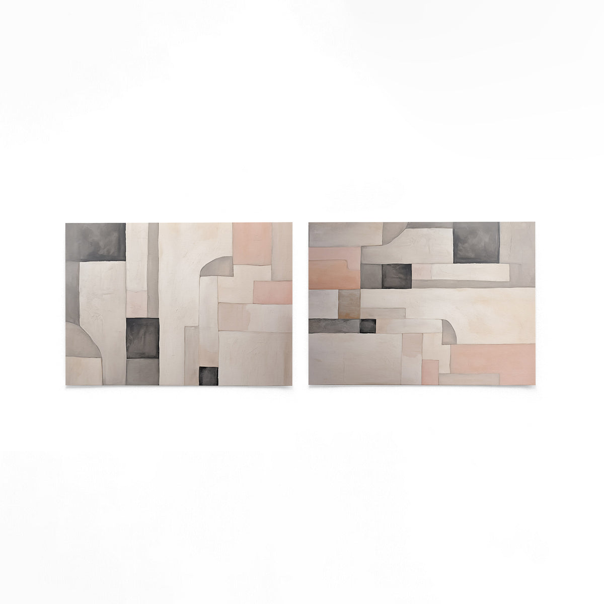 Twee liggende posters met een spel van zachte kleuren en geometrische vormen op een gebroken witte achtergrond