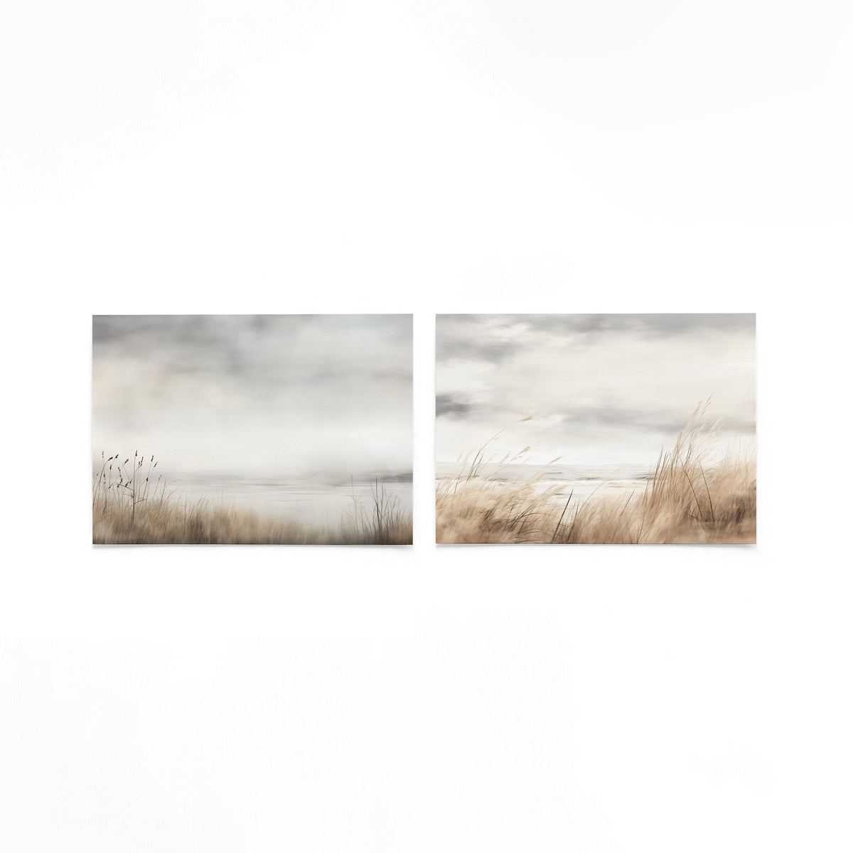 Twee liggende posters met een rustige, mistige horizon met zachte, vervagende kleuren op een gebroken witte achtergrond