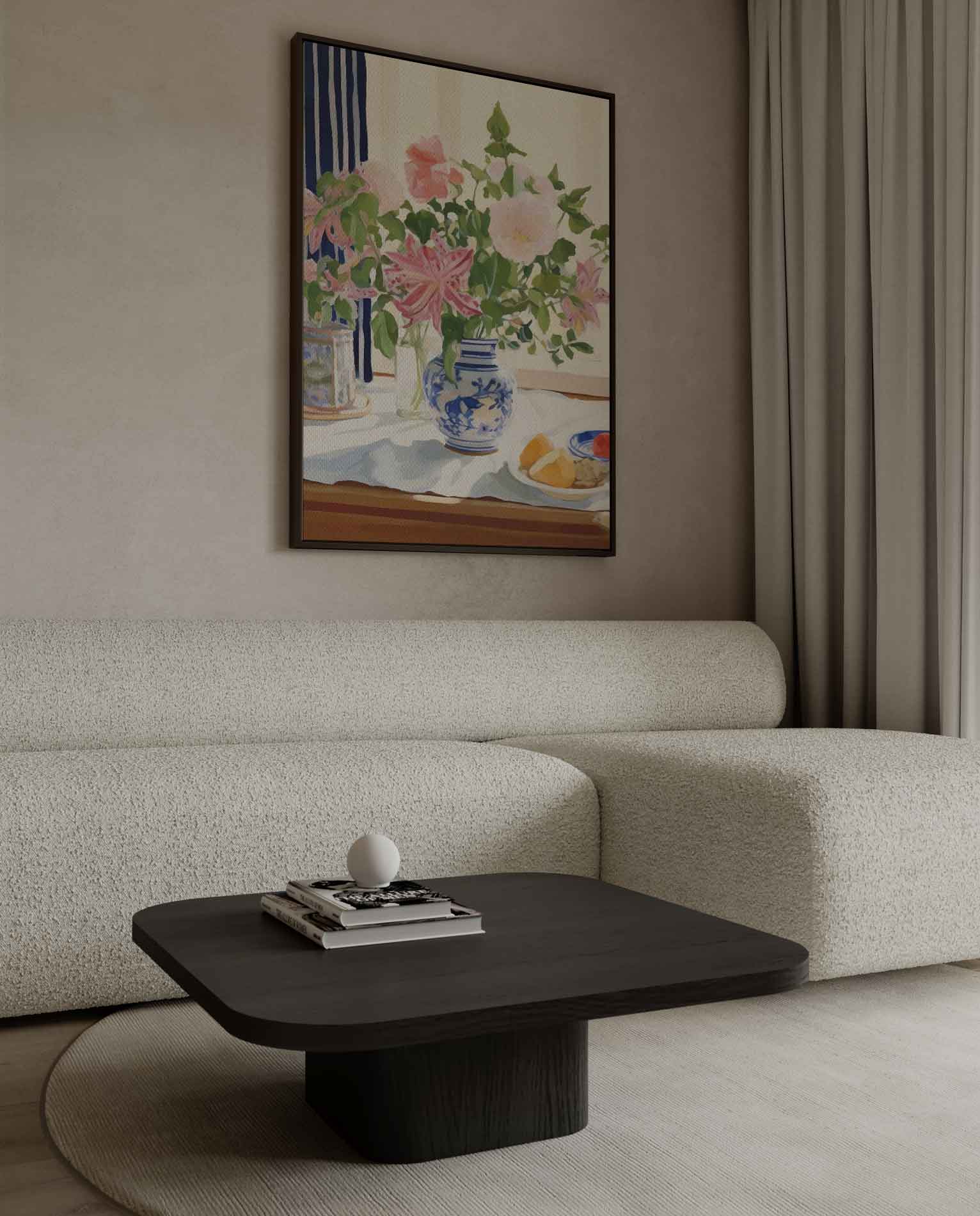 Vase mit Blumen auf dem Tisch 