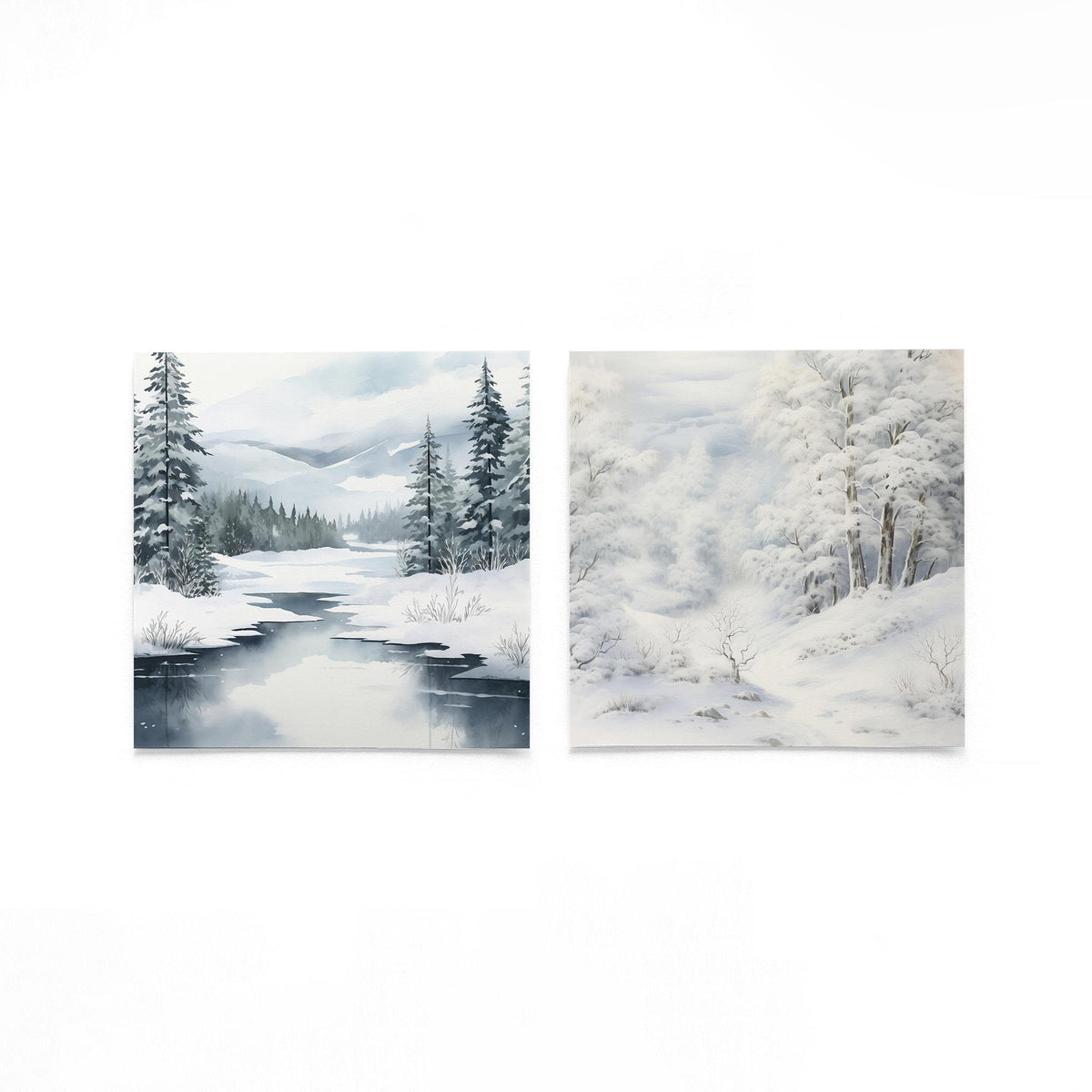 Twee vierkante posters met besneeuwde bossen op een gebroken witte achtergrond
