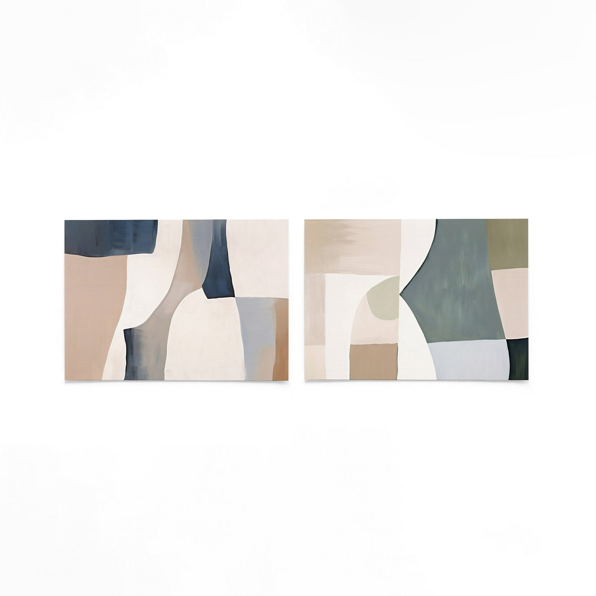 Twee liggende posters met zachte, vloeiende vormen in beige, wit en blauwgrijs op een gebroken witte achtergrond