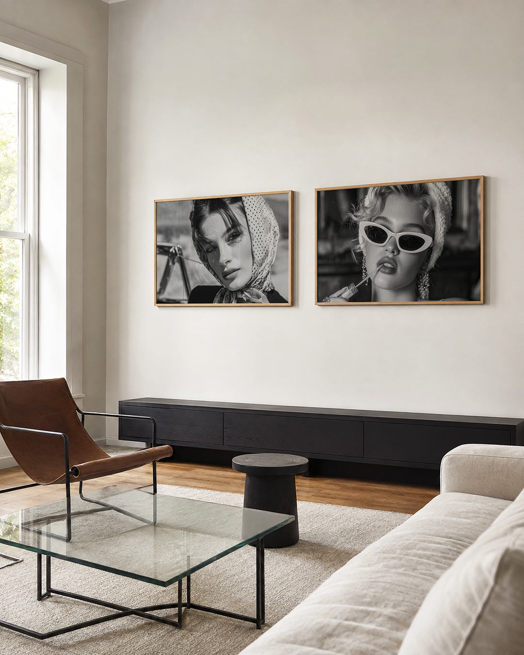 Twee liggende posters met donkere tinten en een rustige visuele opbouw, aan de muur in een interieur
