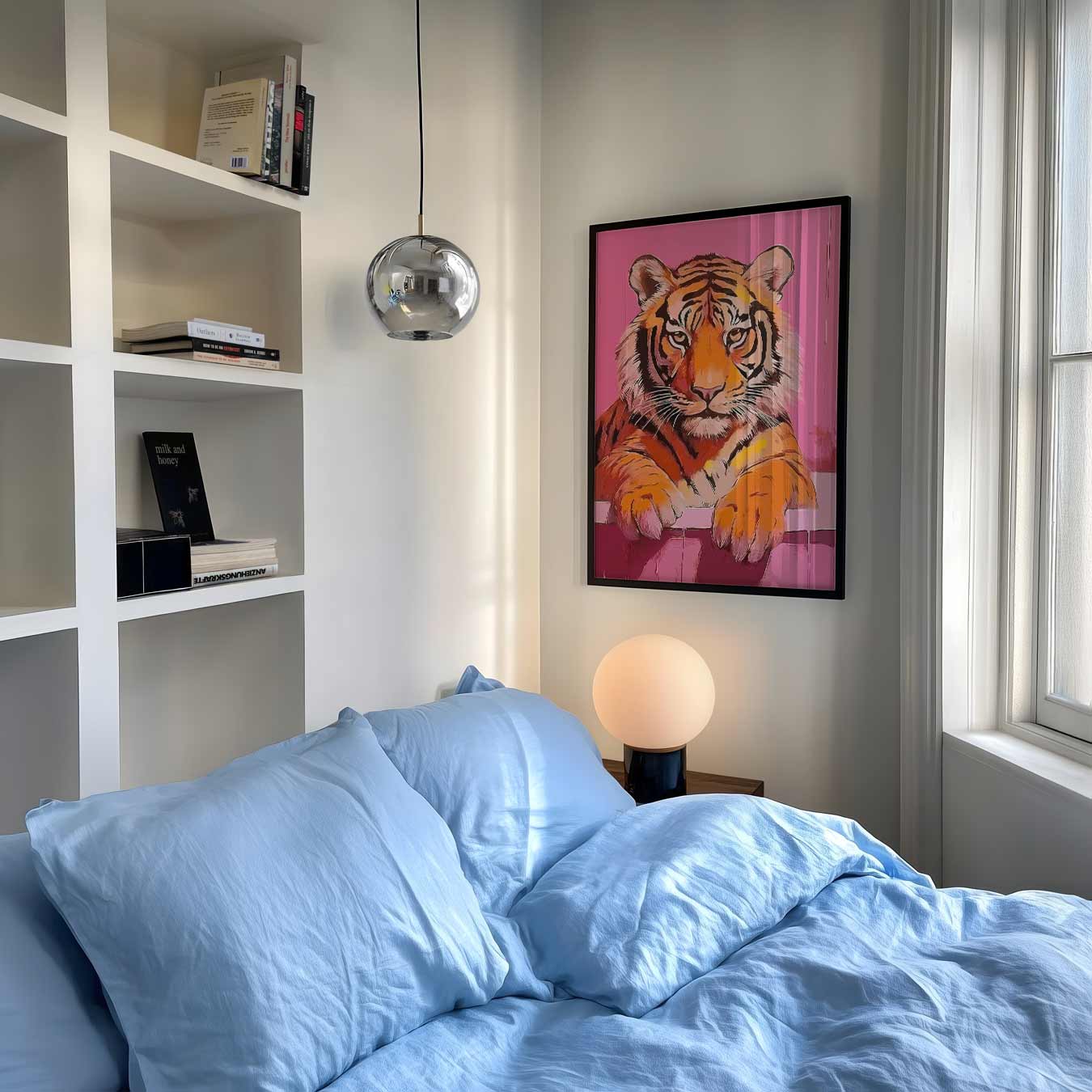 Exotische Tijger in Stijlvolle Roze Badkamer Poster-WallArtistic