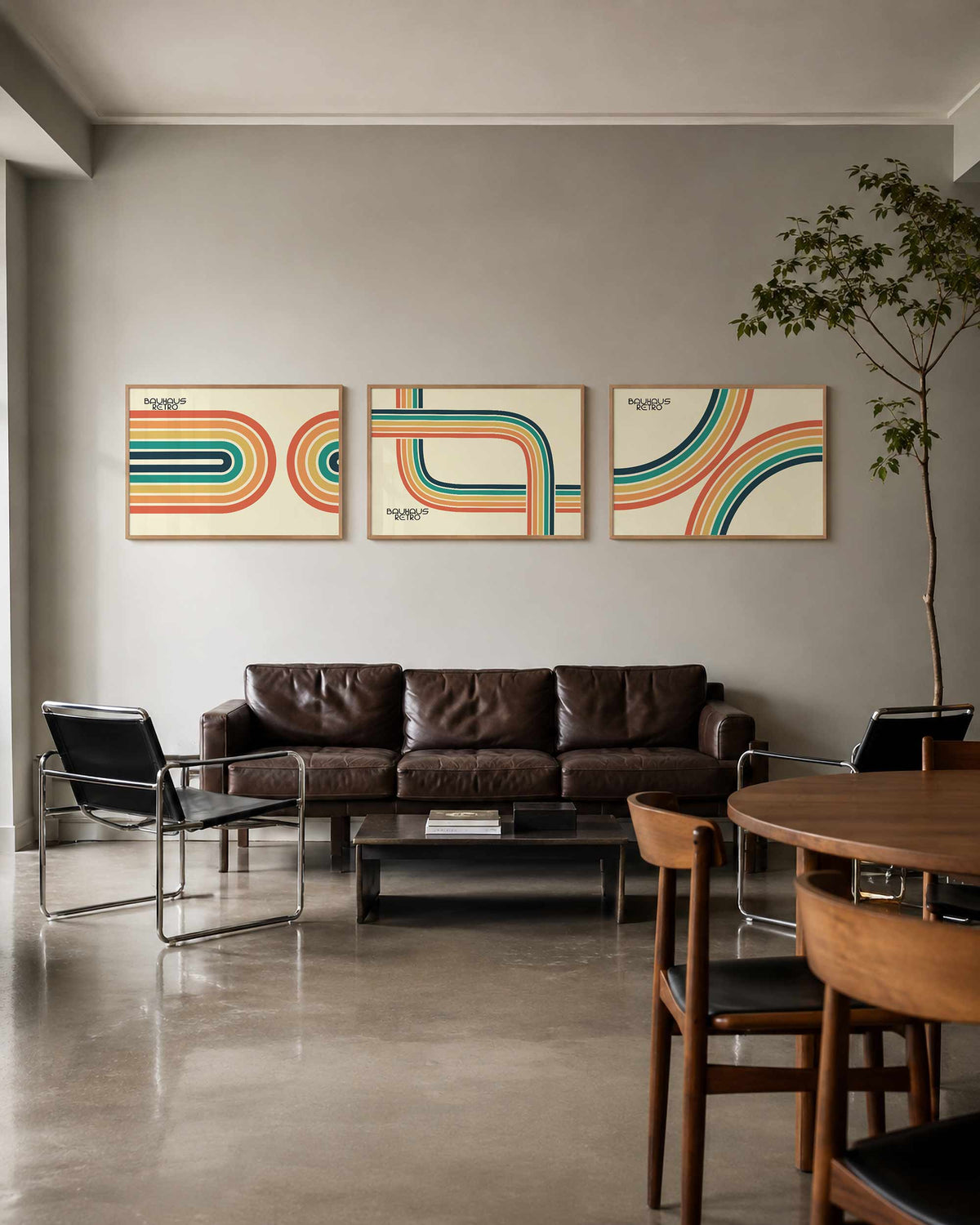 Interieurmockup van drieluik landscape-posterset met golvende retrobanen